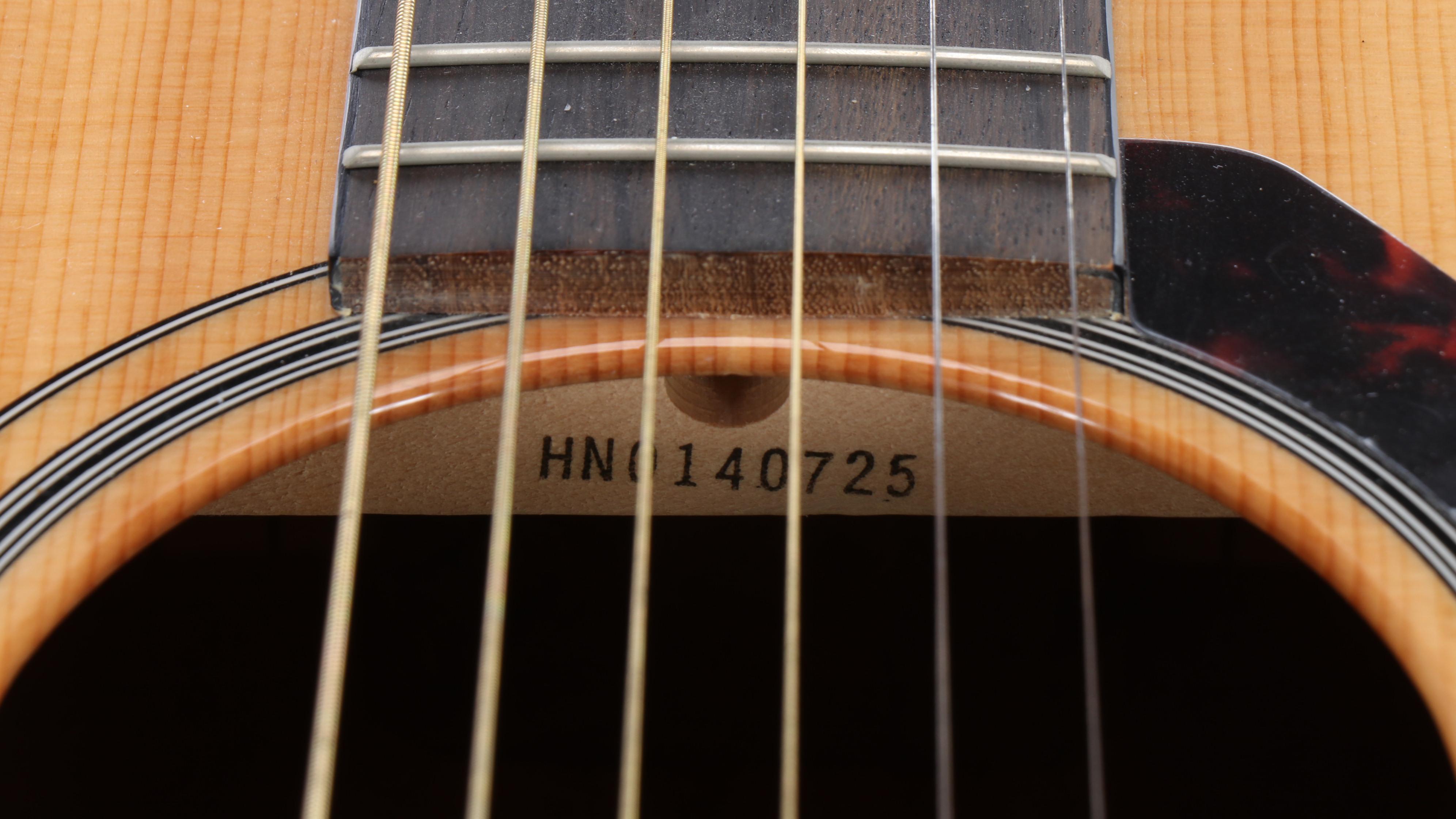 Yamaha FG 800 Spruce Acoustic Guitar with Stand, Strings and Strap