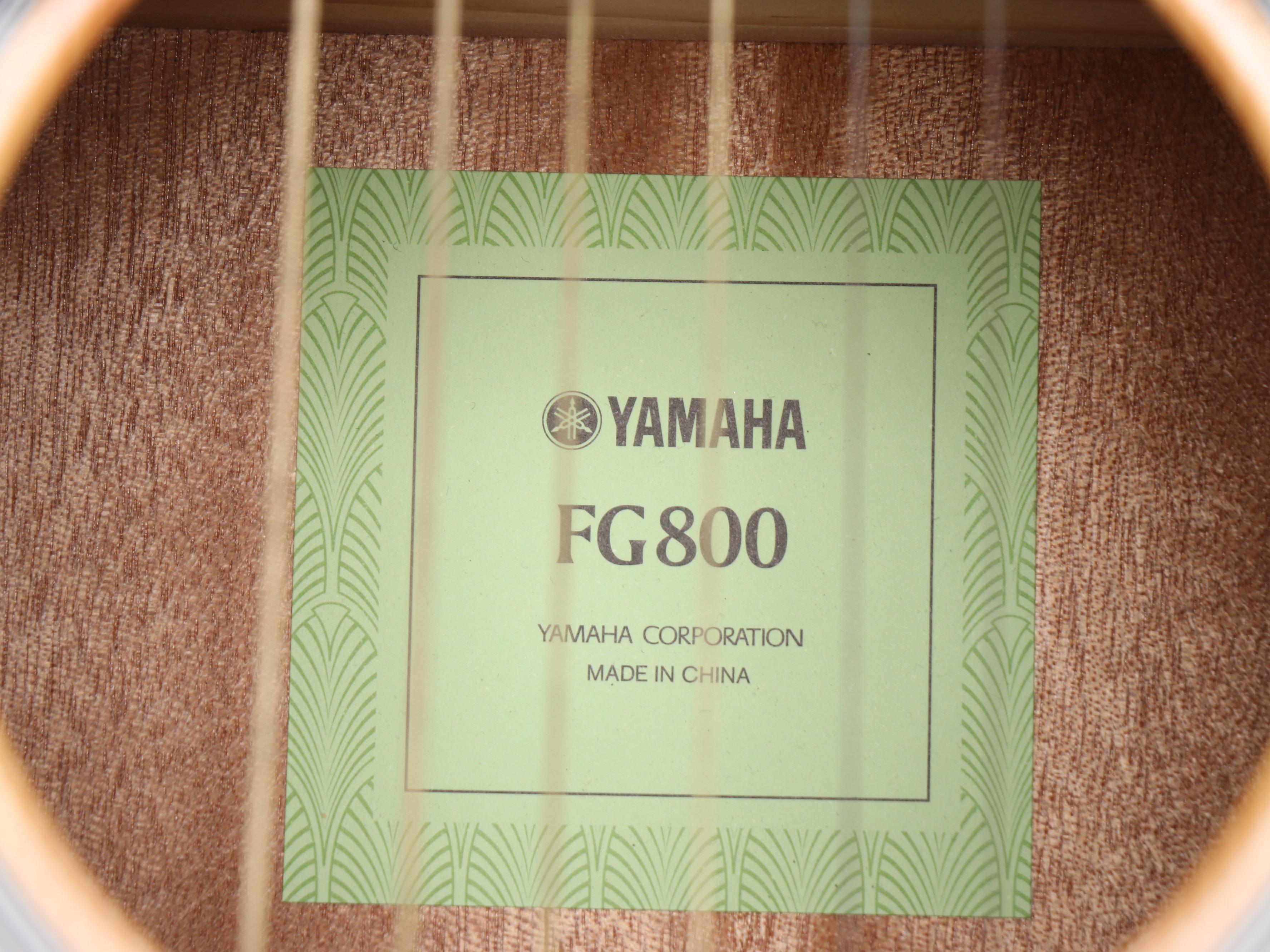 Yamaha FG 800 Spruce Acoustic Guitar with Stand, Strings and Strap