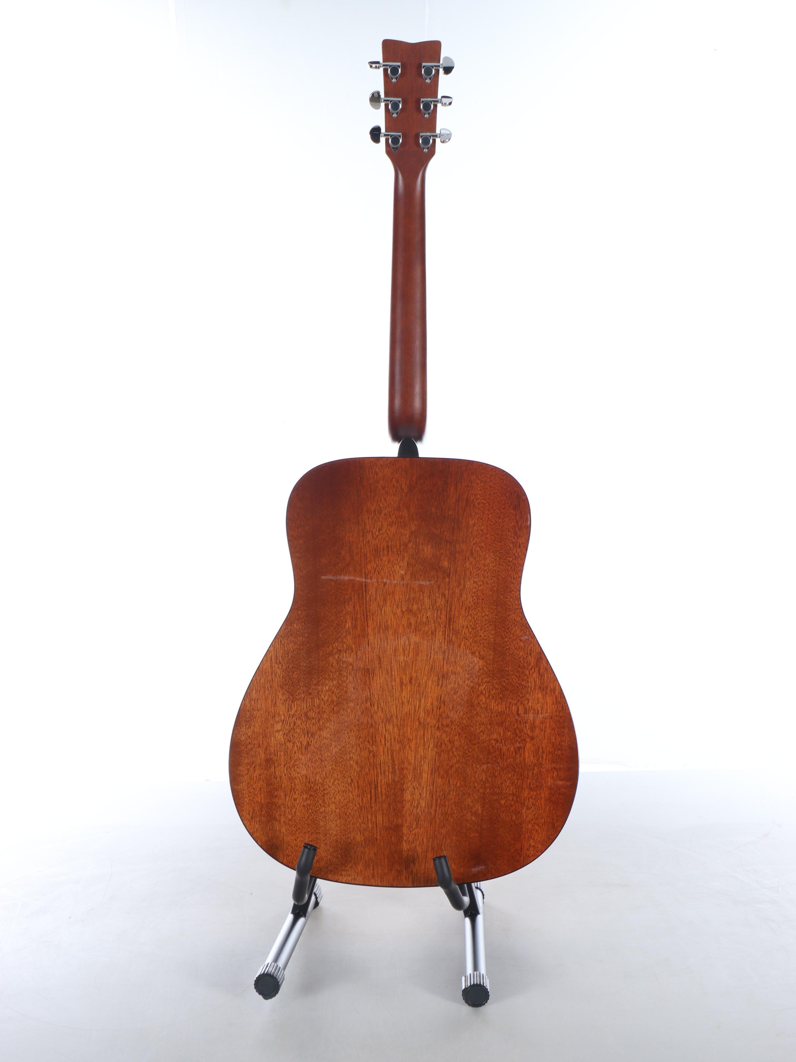 Yamaha FG 800 Spruce Acoustic Guitar with Stand, Strings and Strap