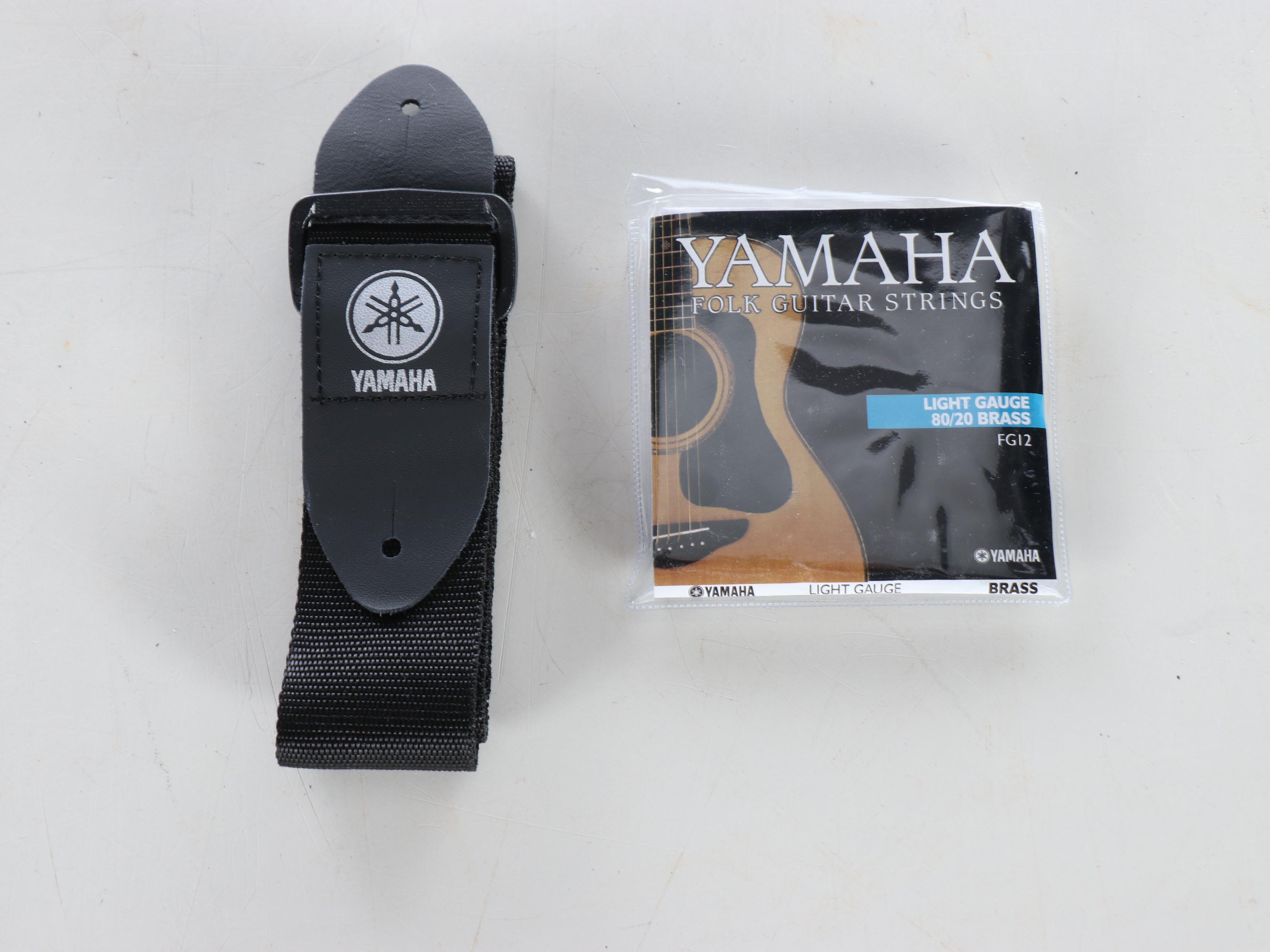 Yamaha FG 800 Spruce Acoustic Guitar with Stand, Strings and Strap