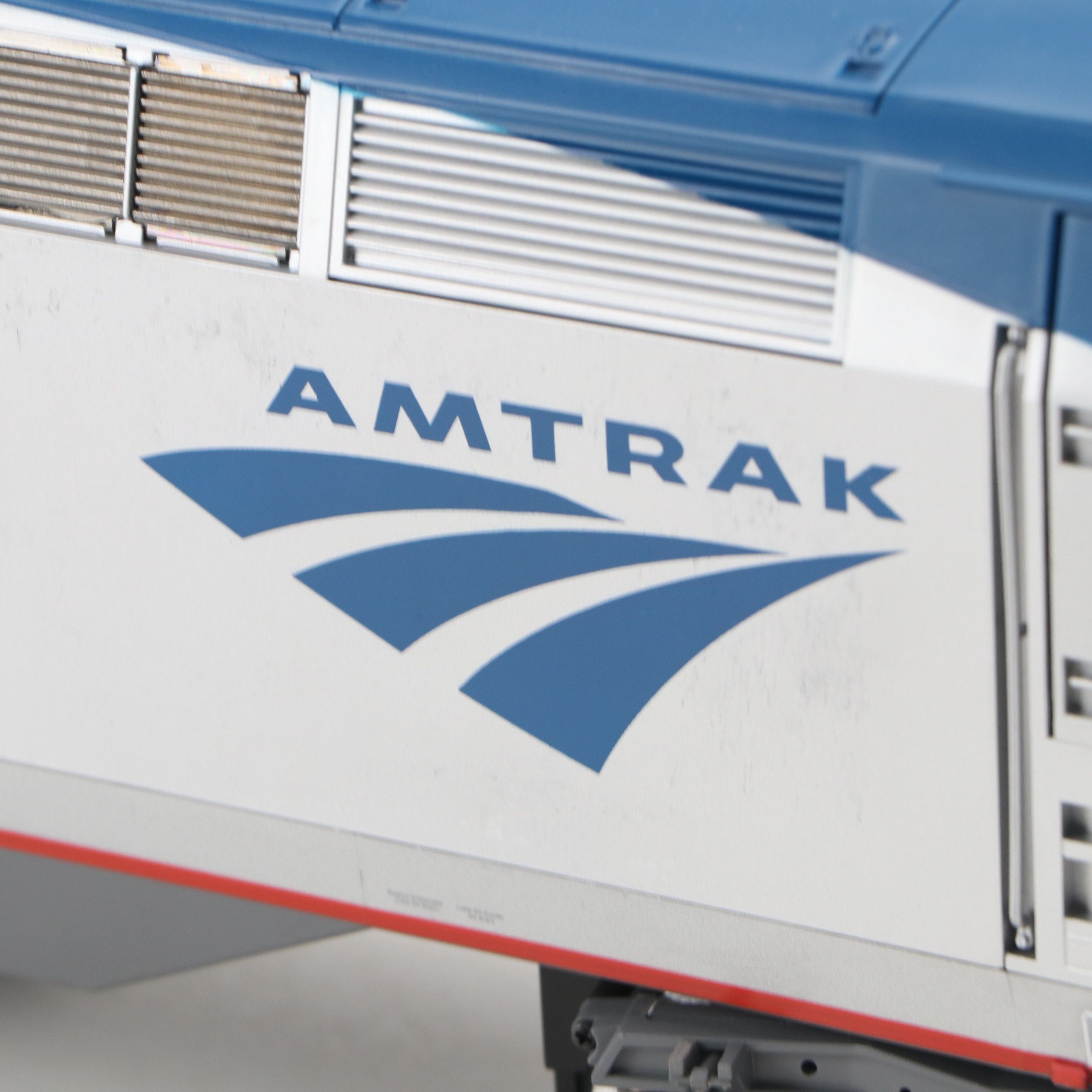 LGB 22490 Amtrak Genesis G Scale Diesel Engine Locomotive