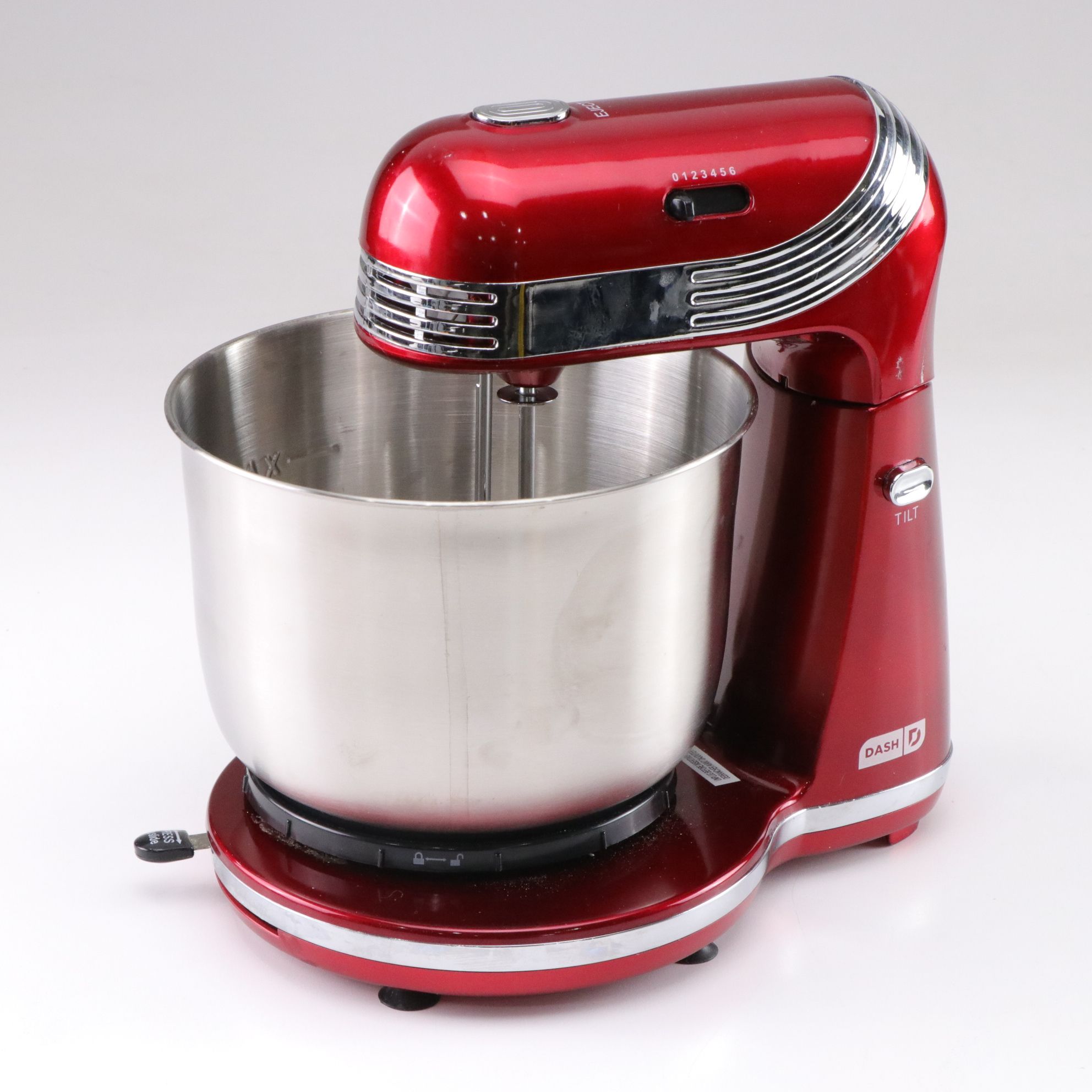 Cuisinart 7-Cup Food Processor & Dash Everyday Red Stand Mixer