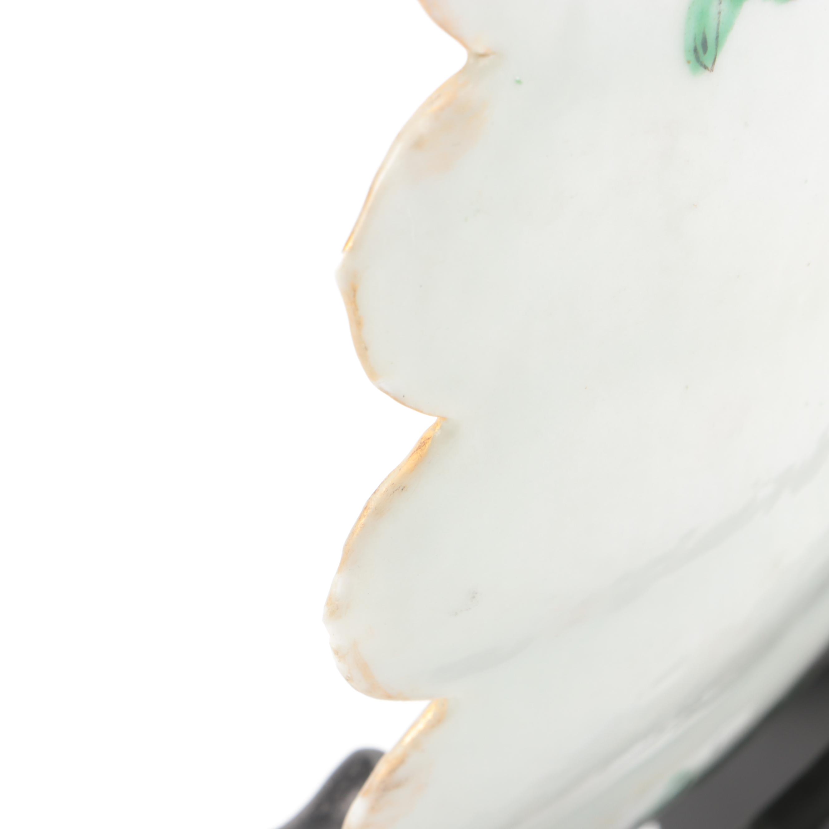 Chinese "Green Fitzhugh" Porcelain Decorative Plate with Wood Stand