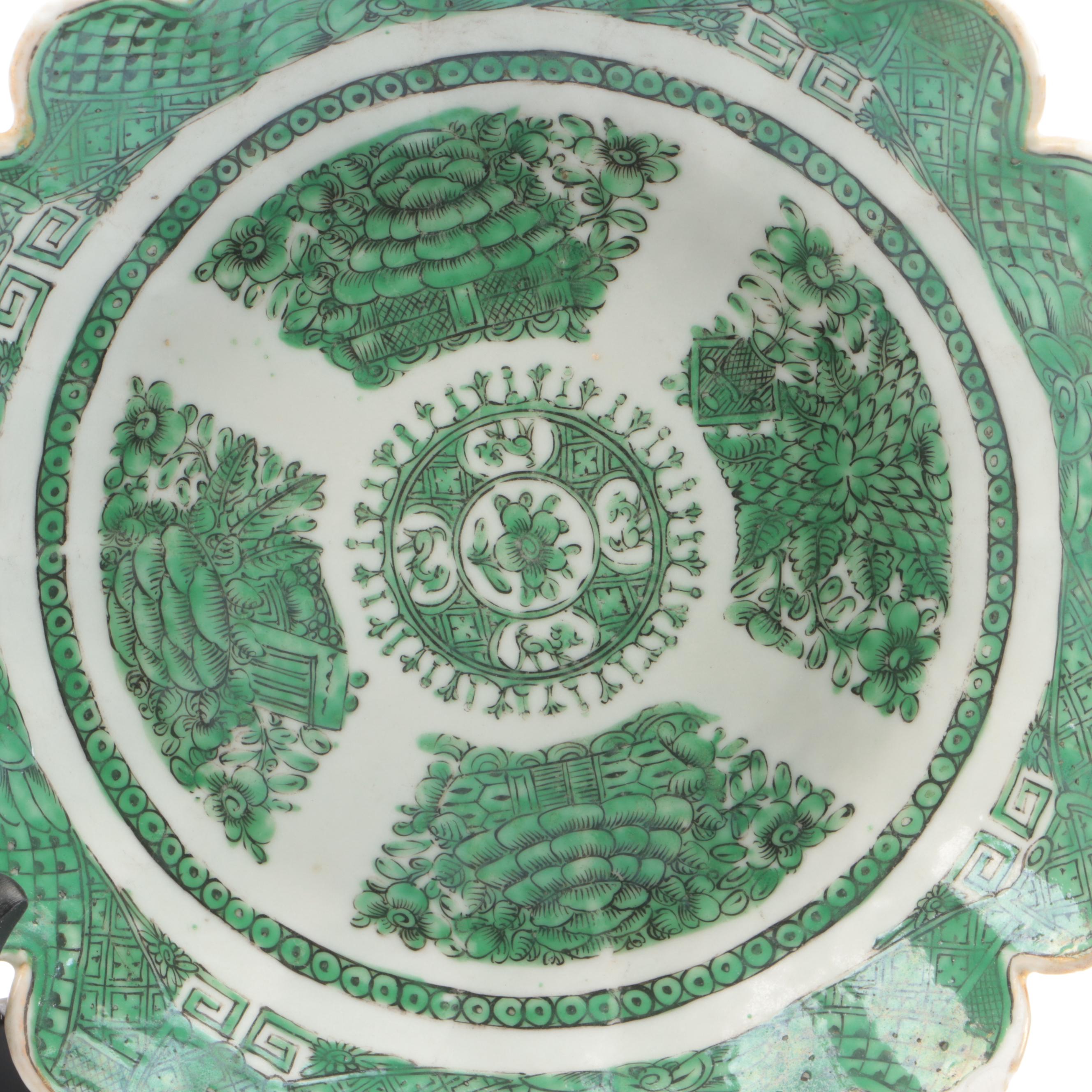 Chinese "Green Fitzhugh" Porcelain Decorative Plate with Wood Stand