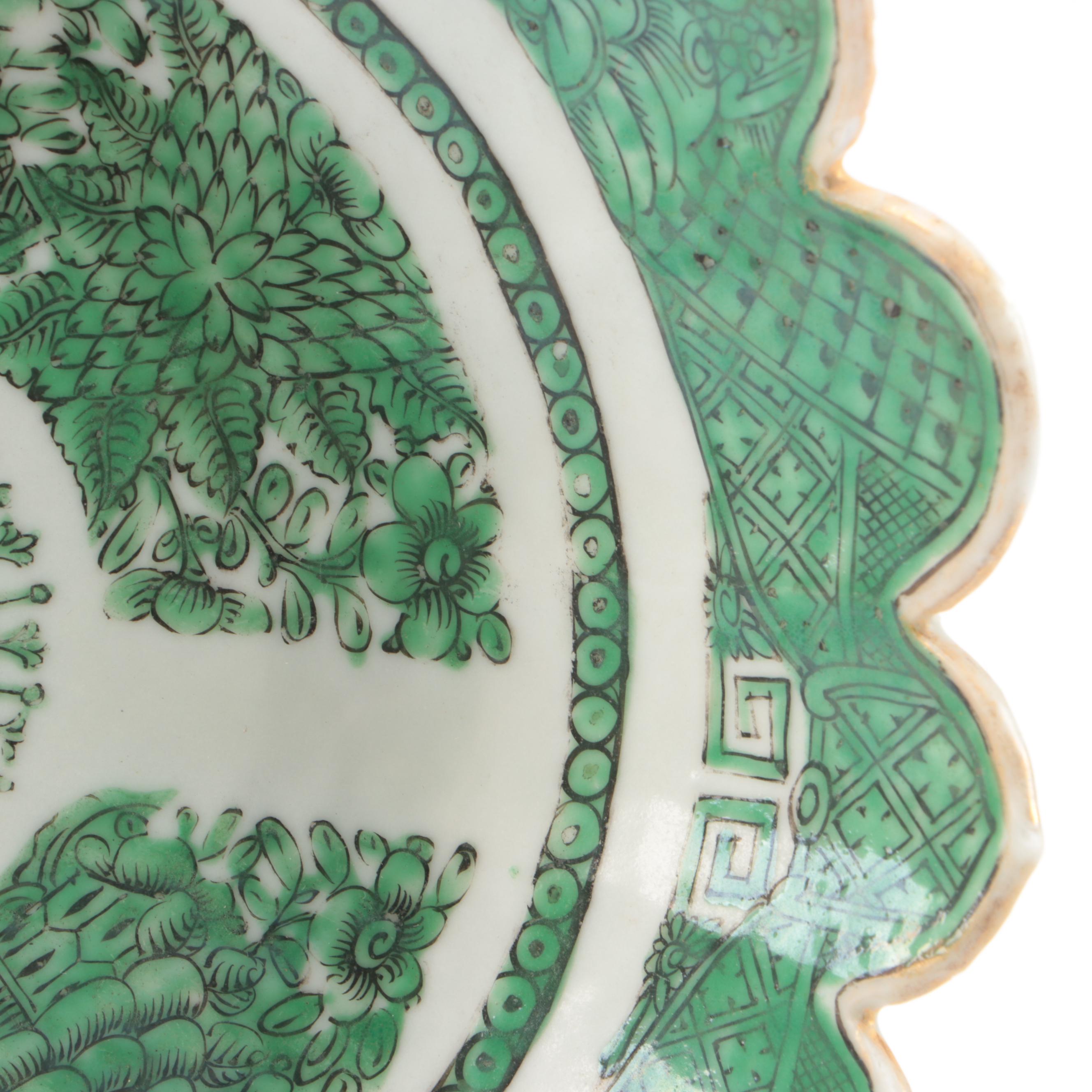 Chinese "Green Fitzhugh" Porcelain Decorative Plate with Wood Stand