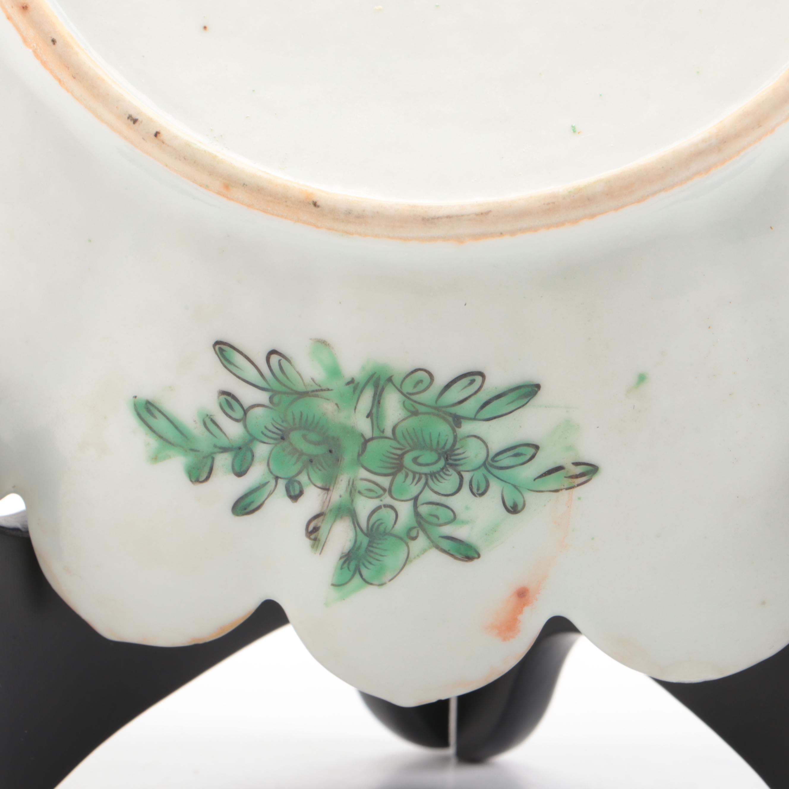 Chinese "Green Fitzhugh" Porcelain Decorative Plate with Wood Stand