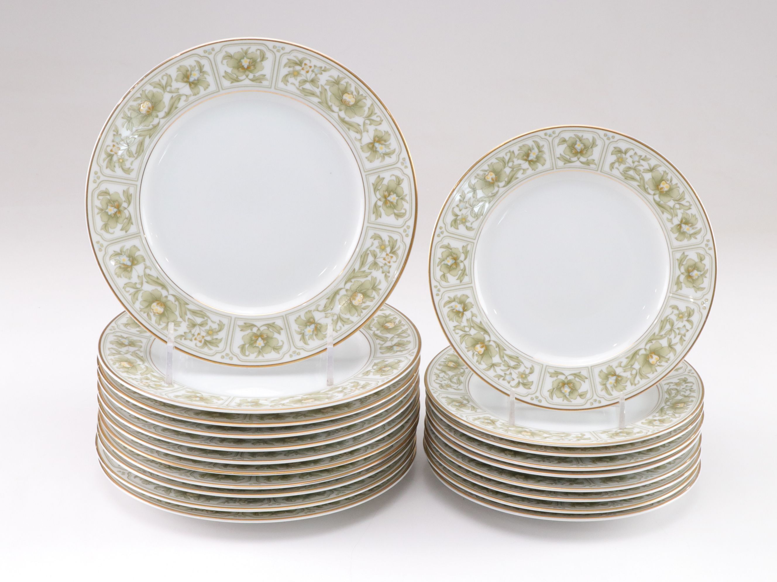 Sango "Savannah" Gilt Porcelain Dinnerware and Serving Dishes, Late 20th C.