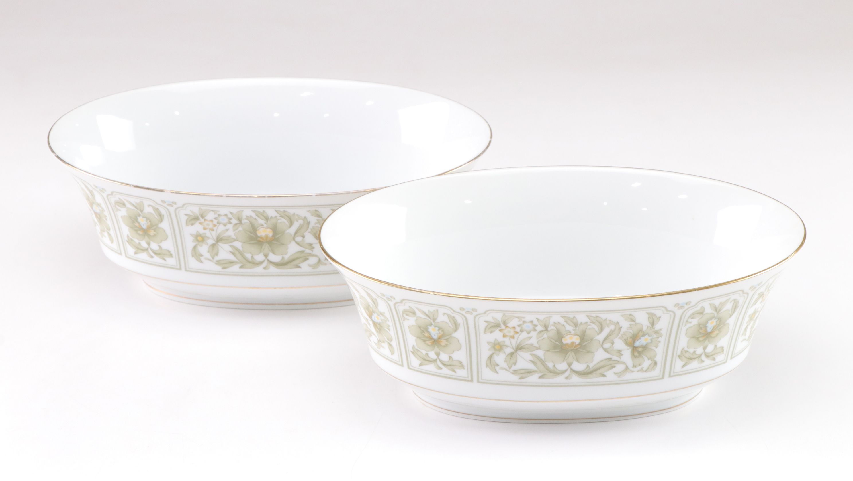 Sango "Savannah" Gilt Porcelain Dinnerware and Serving Dishes, Late 20th C.