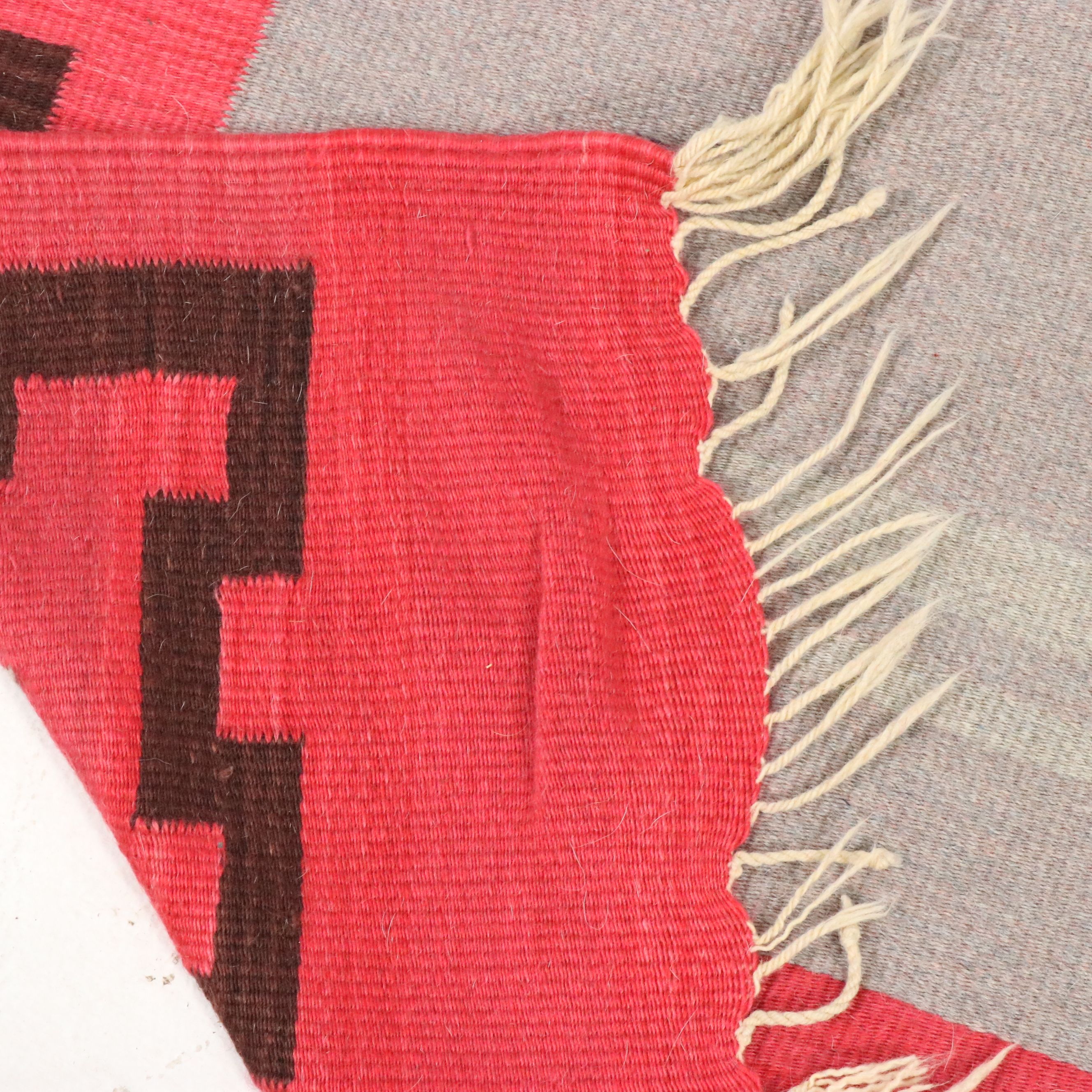 2'11 x 5'6 Handwoven Chimayo Style Accent Rug