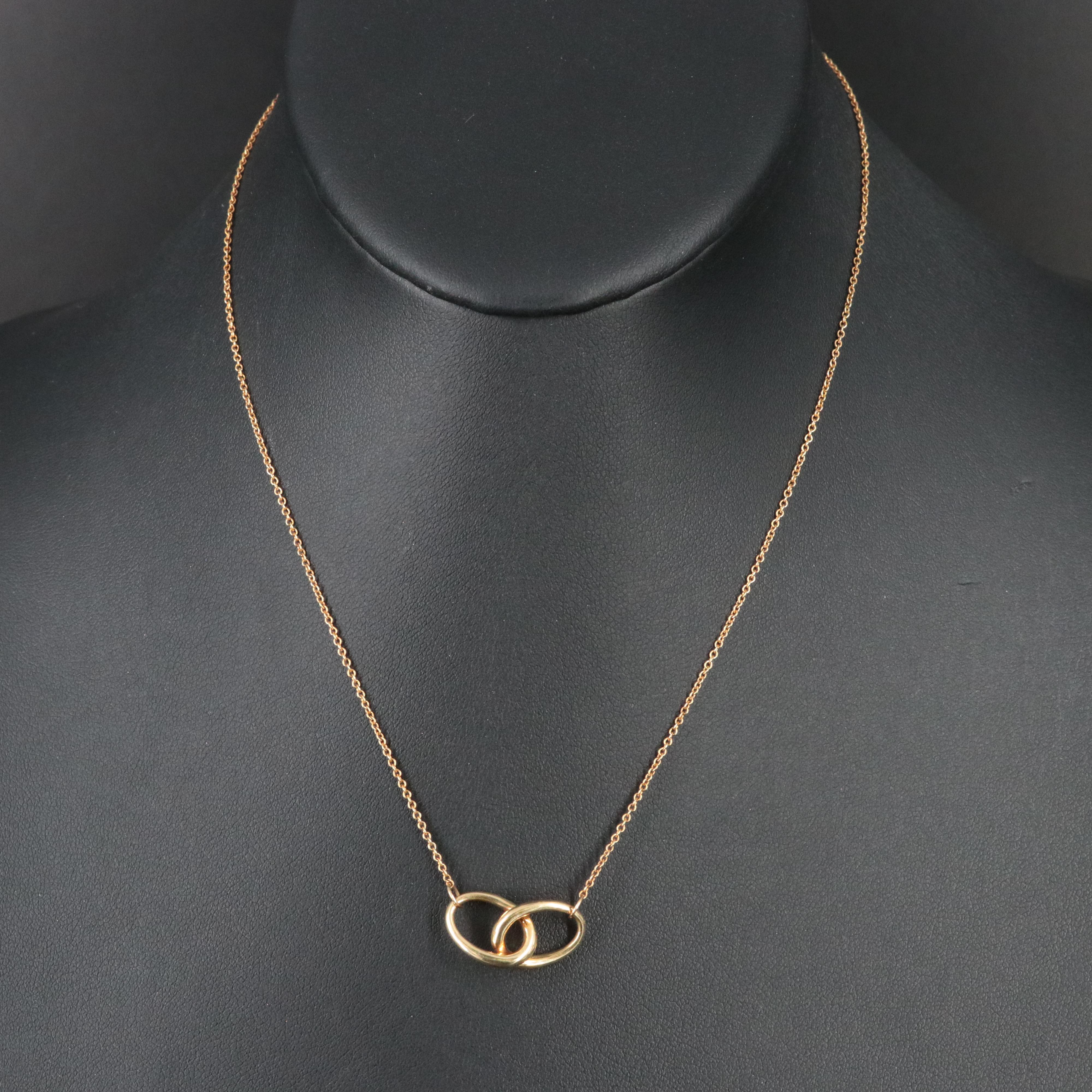 Elsa Peretti for Tiffany & Co. Hugs 18K Oval Links Necklace