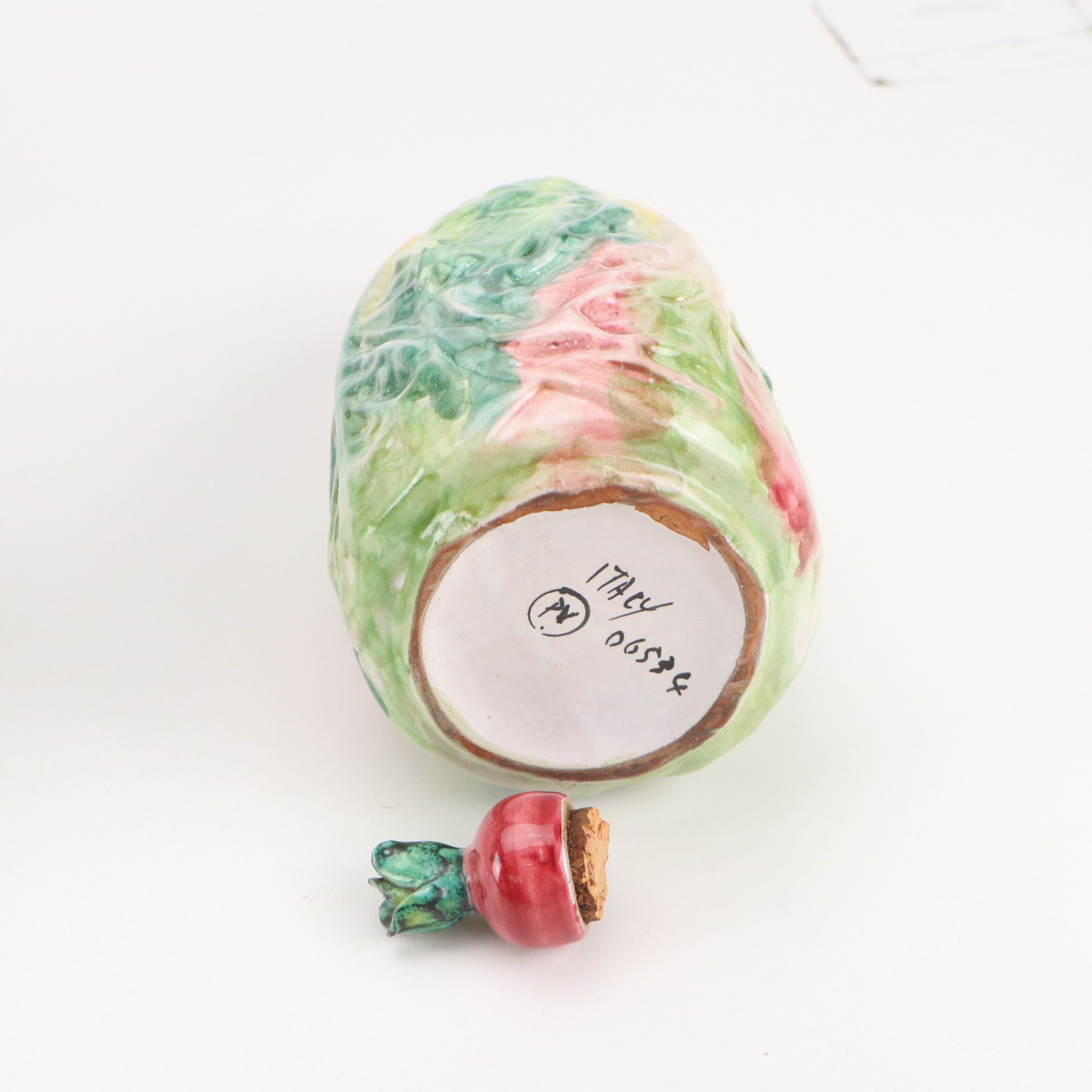 George Jones & Sons "Ivy Bower" Chamber Pot with Other Table Accessories