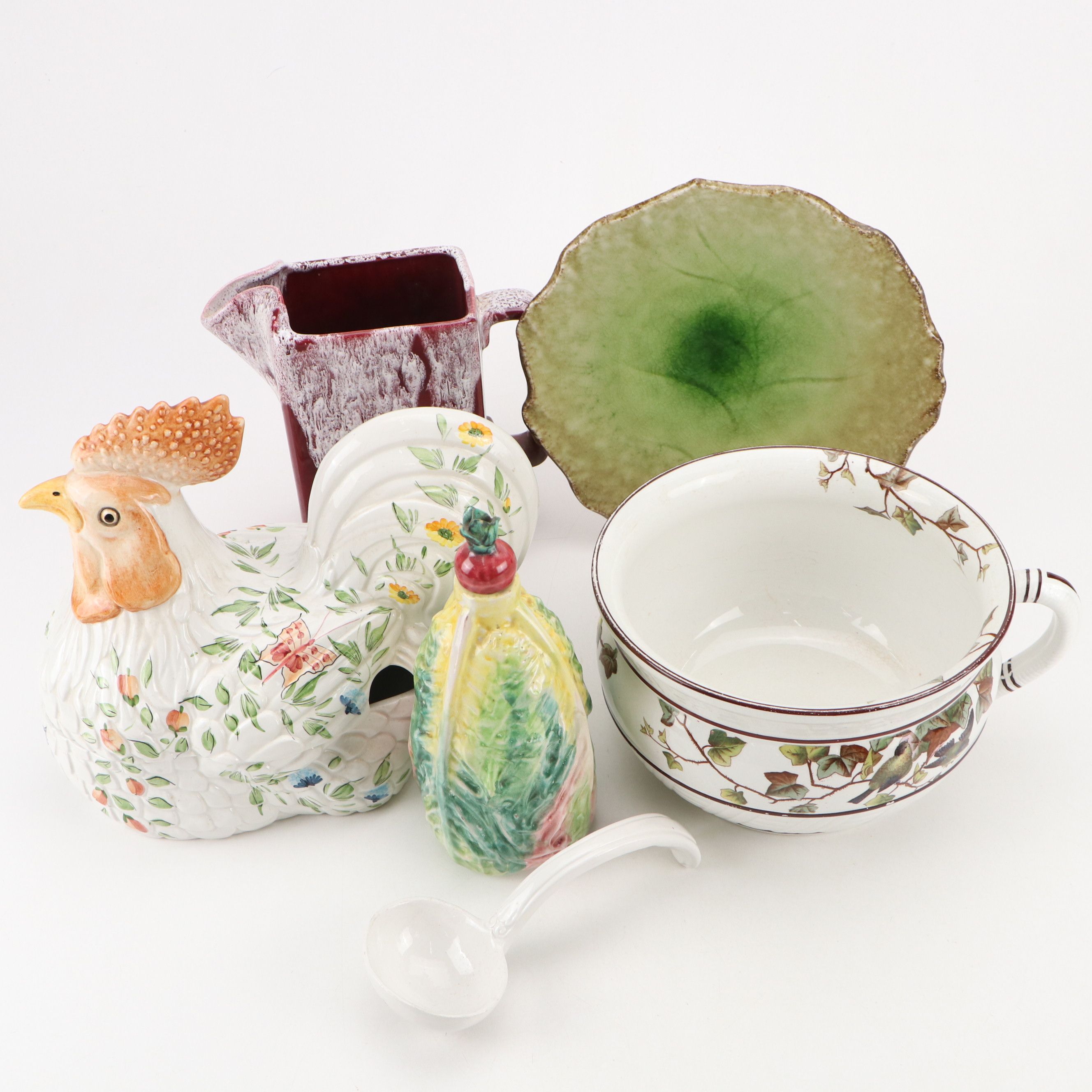 George Jones & Sons "Ivy Bower" Chamber Pot with Other Table Accessories