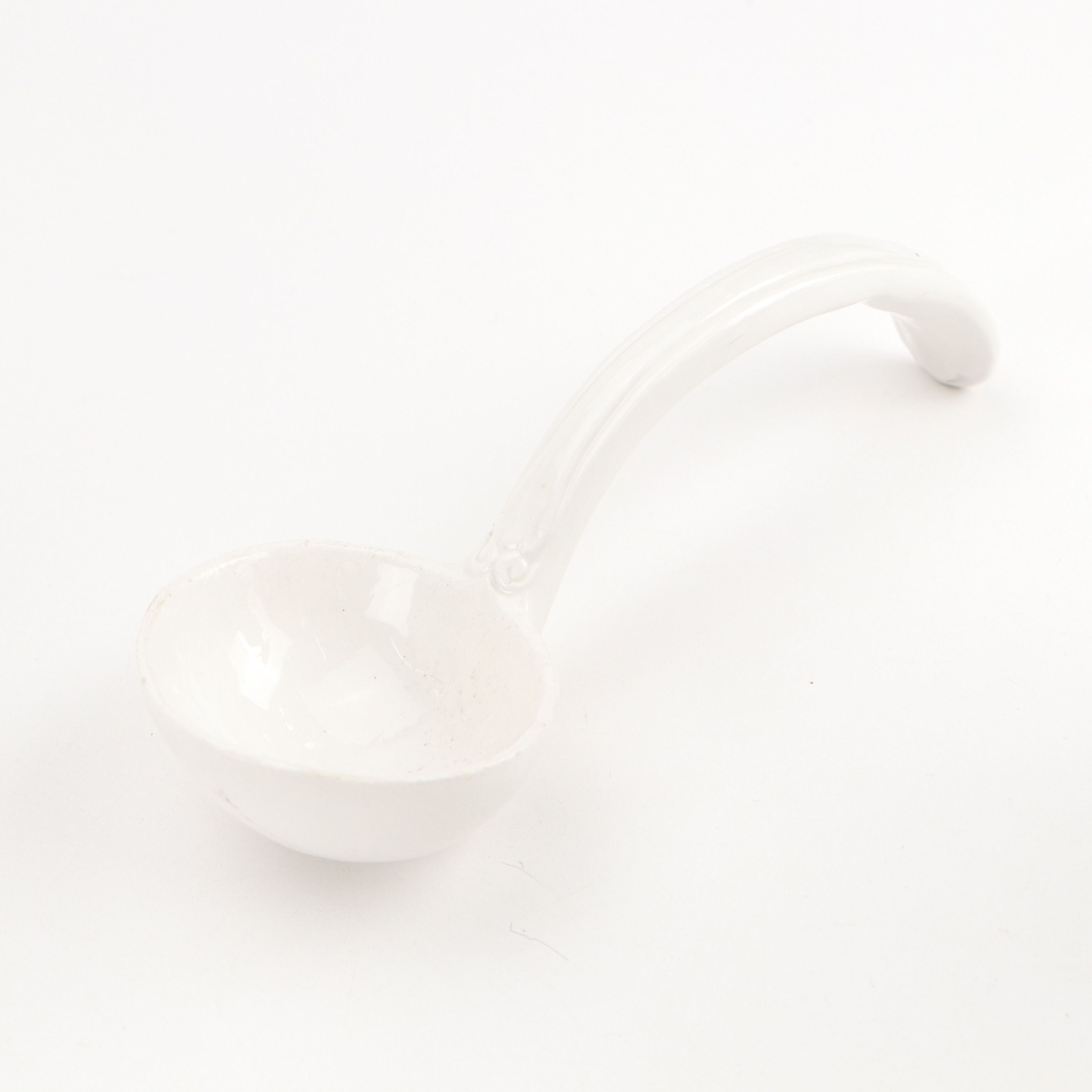 George Jones & Sons "Ivy Bower" Chamber Pot with Other Table Accessories