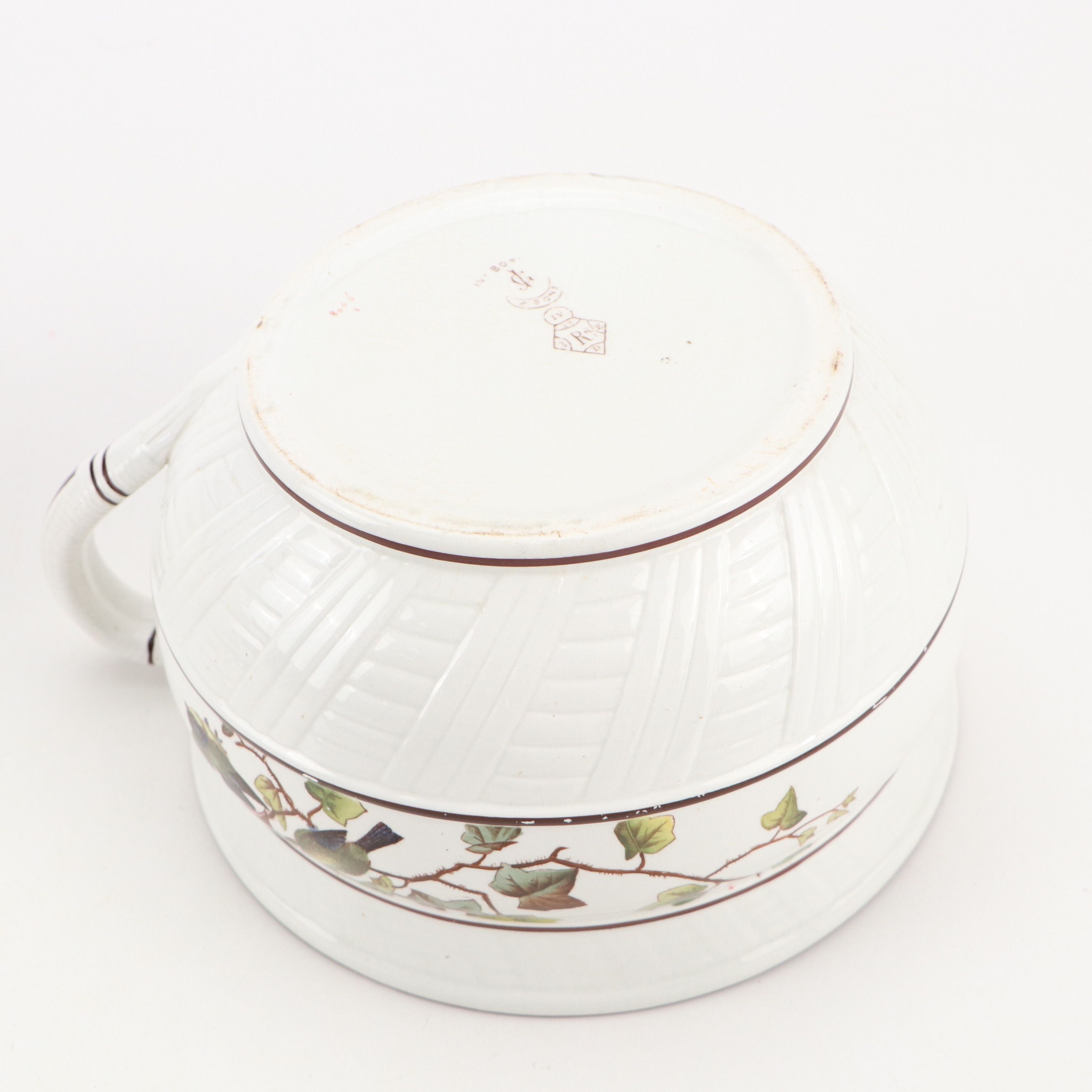 George Jones & Sons "Ivy Bower" Chamber Pot with Other Table Accessories