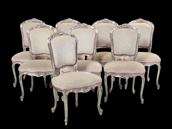 Elements of Delight: Art, Furniture & Décor