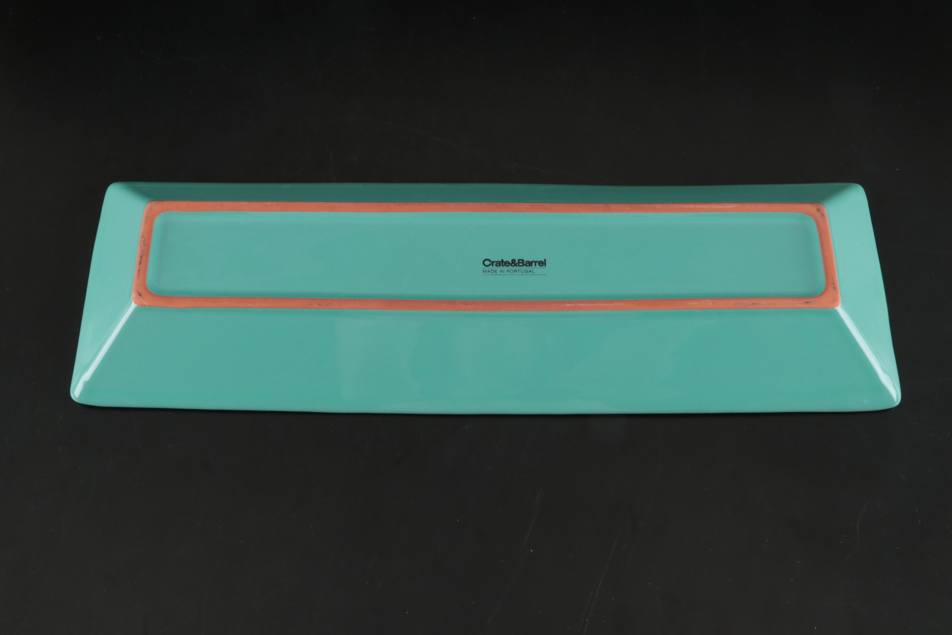 Wood met Unlimited Metal Trays with Estello Plates and More Dinnerware