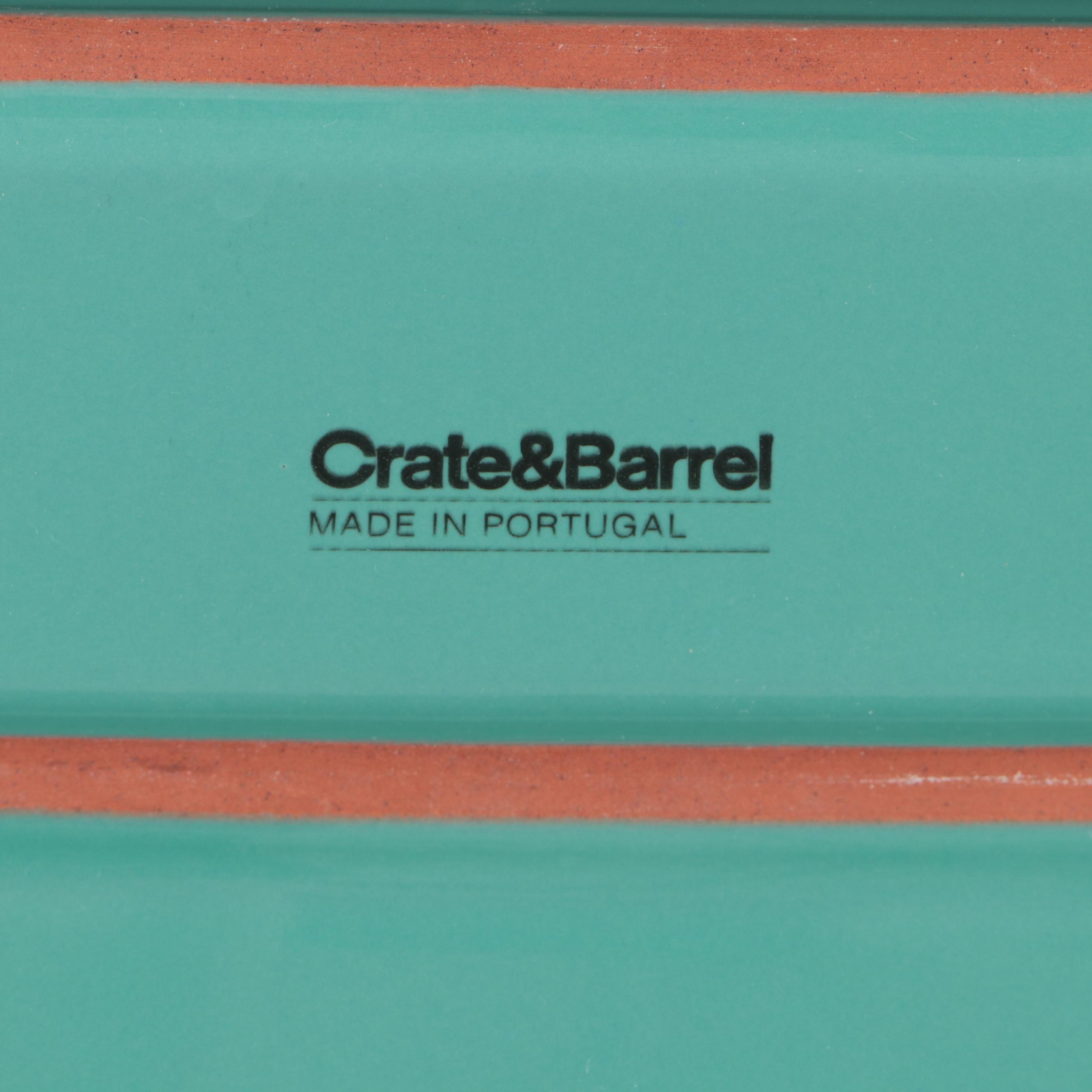 Wood met Unlimited Metal Trays with Estello Plates and More Dinnerware