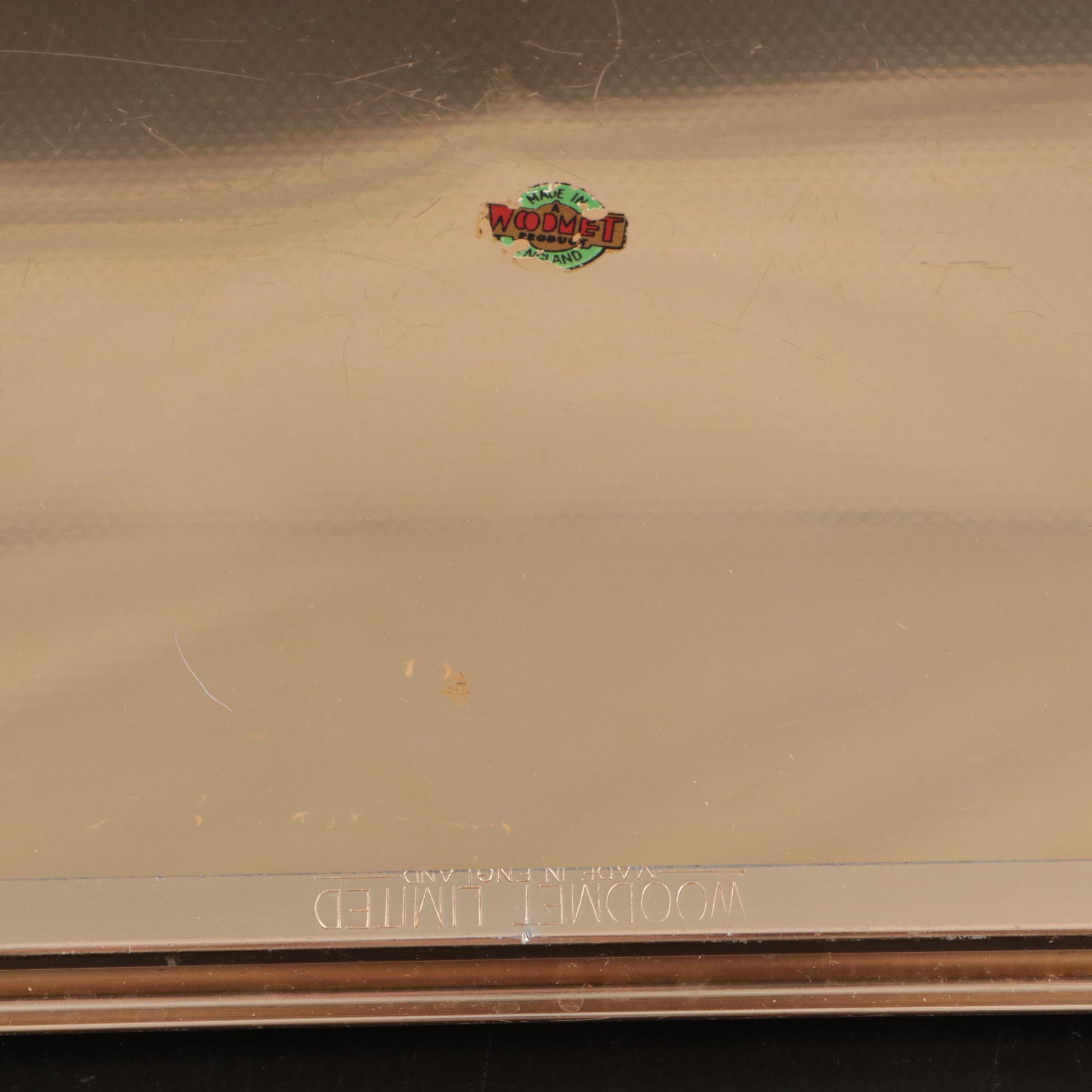 Wood met Unlimited Metal Trays with Estello Plates and More Dinnerware