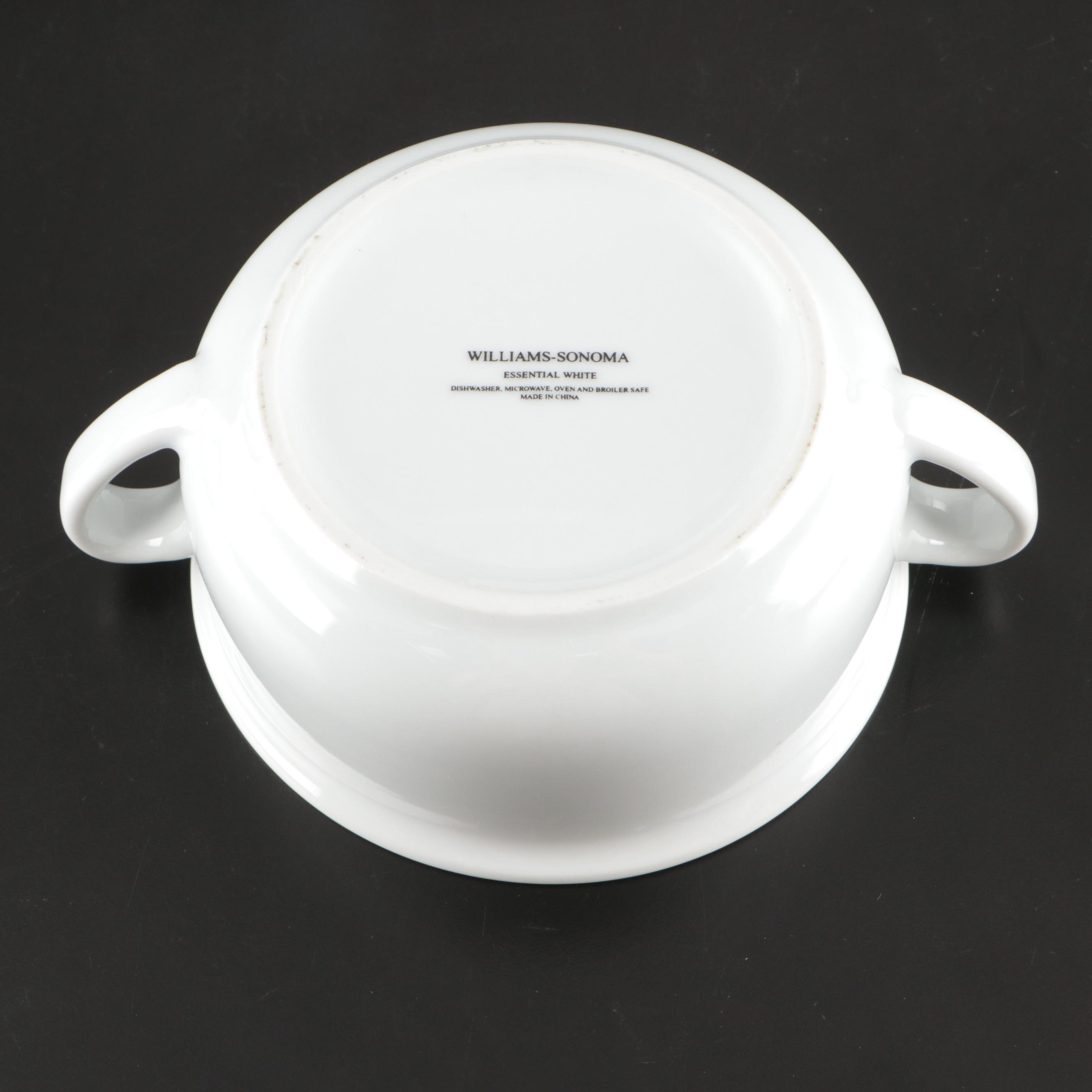 Wood met Unlimited Metal Trays with Estello Plates and More Dinnerware