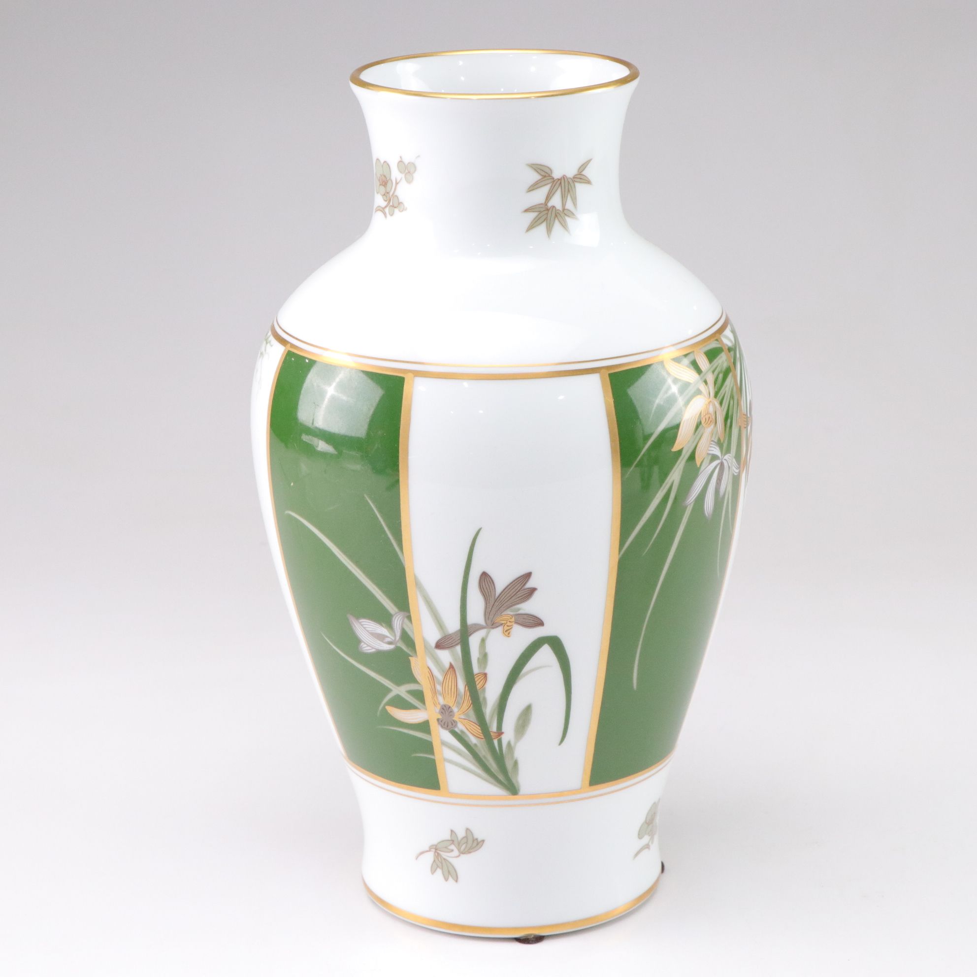 Franklin Mint Okura Porcelain Vase with Famille Rose Vase and Ginger Jar