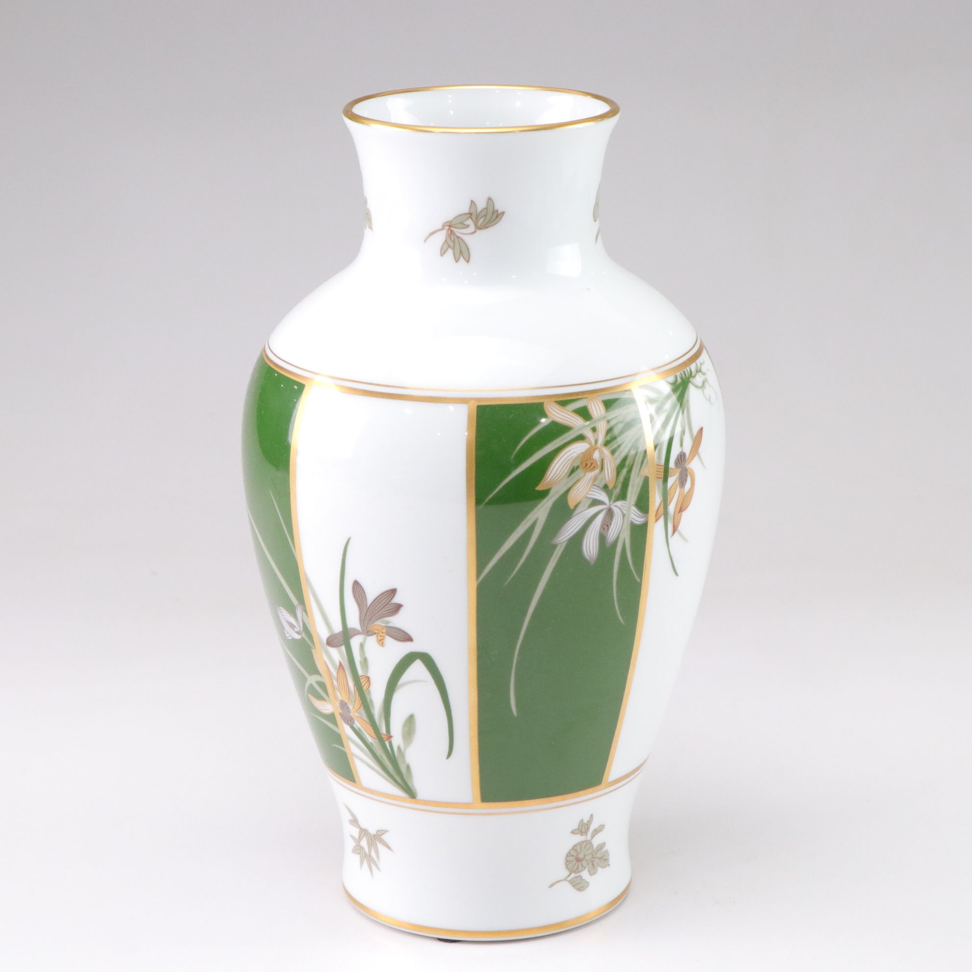 Franklin Mint Okura Porcelain Vase with Famille Rose Vase and Ginger Jar