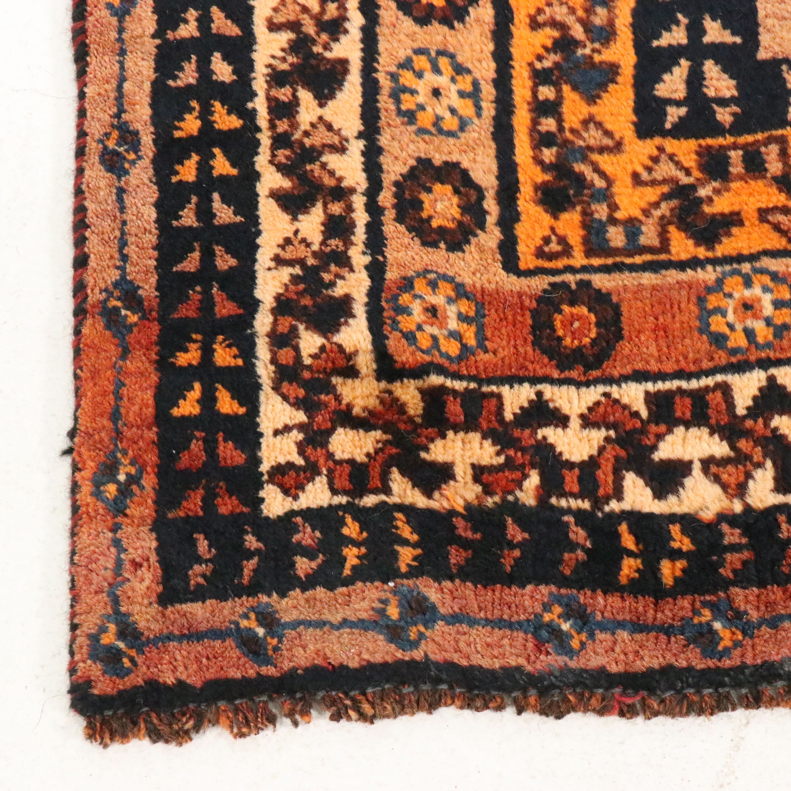 4'4 x 9'6 Hand-Knotted Persian Shiraz Long Rug