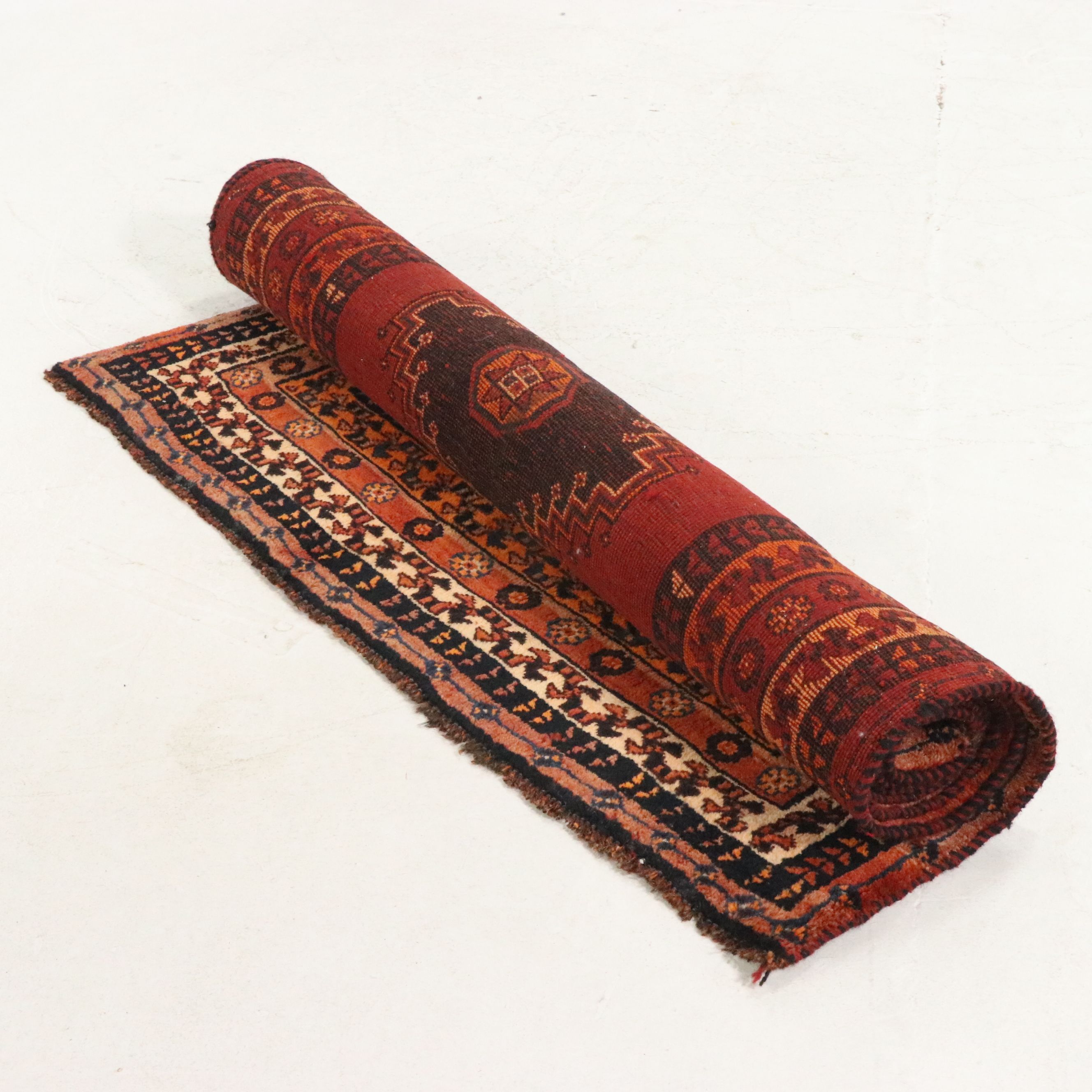 4'4 x 9'6 Hand-Knotted Persian Shiraz Long Rug