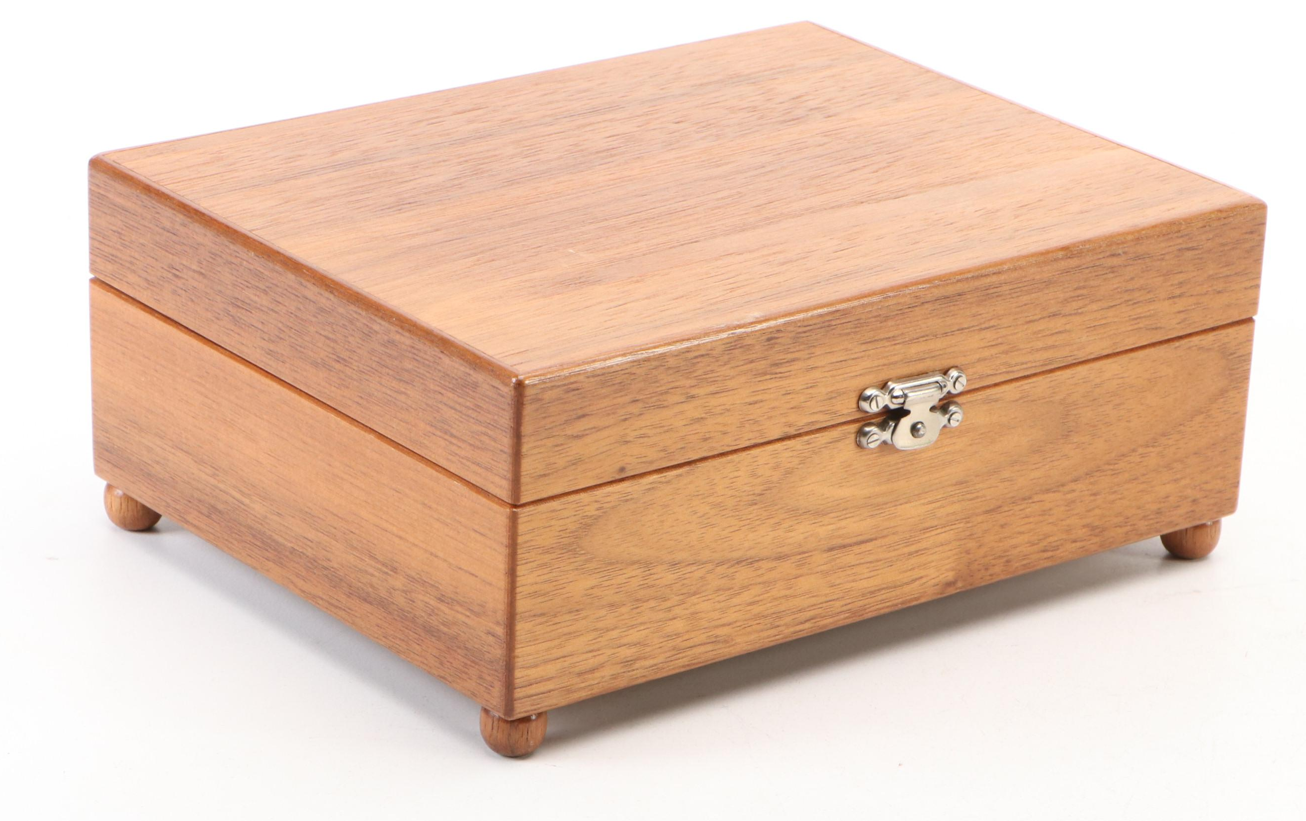 Thorens Walnut Disk Player Music Box