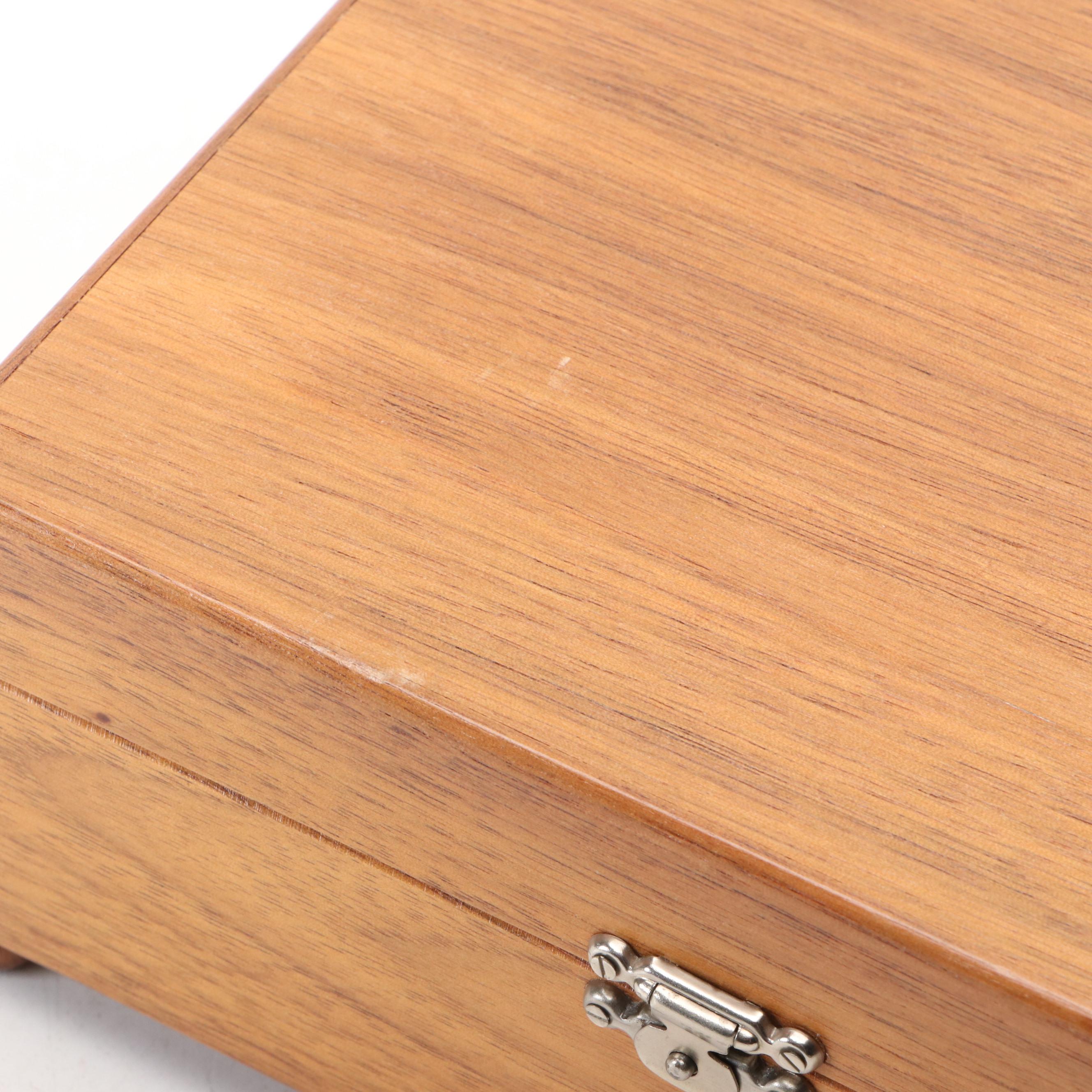 Thorens Walnut Disk Player Music Box