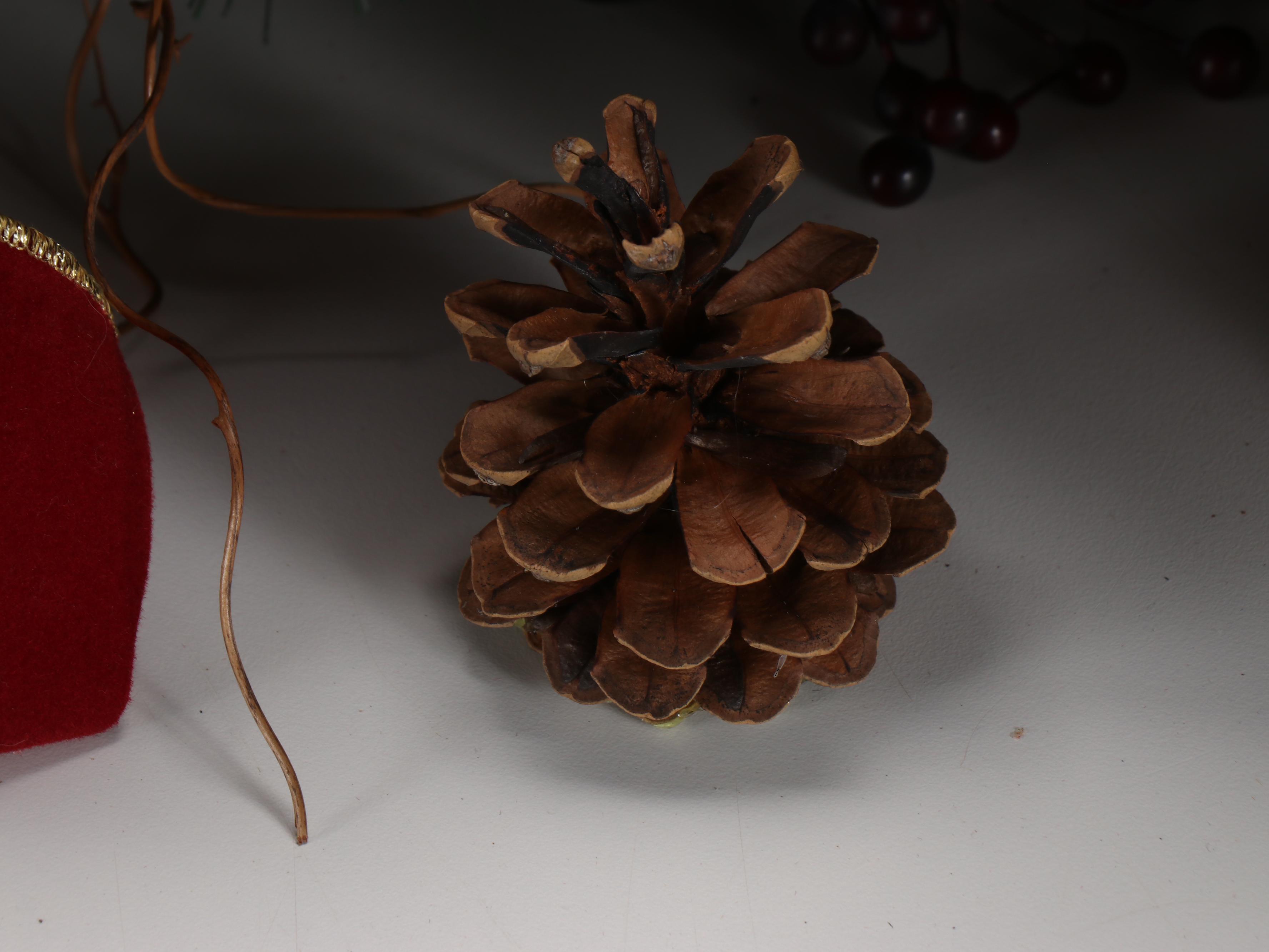 Illuminated Hanging Garland Seasonal Décor