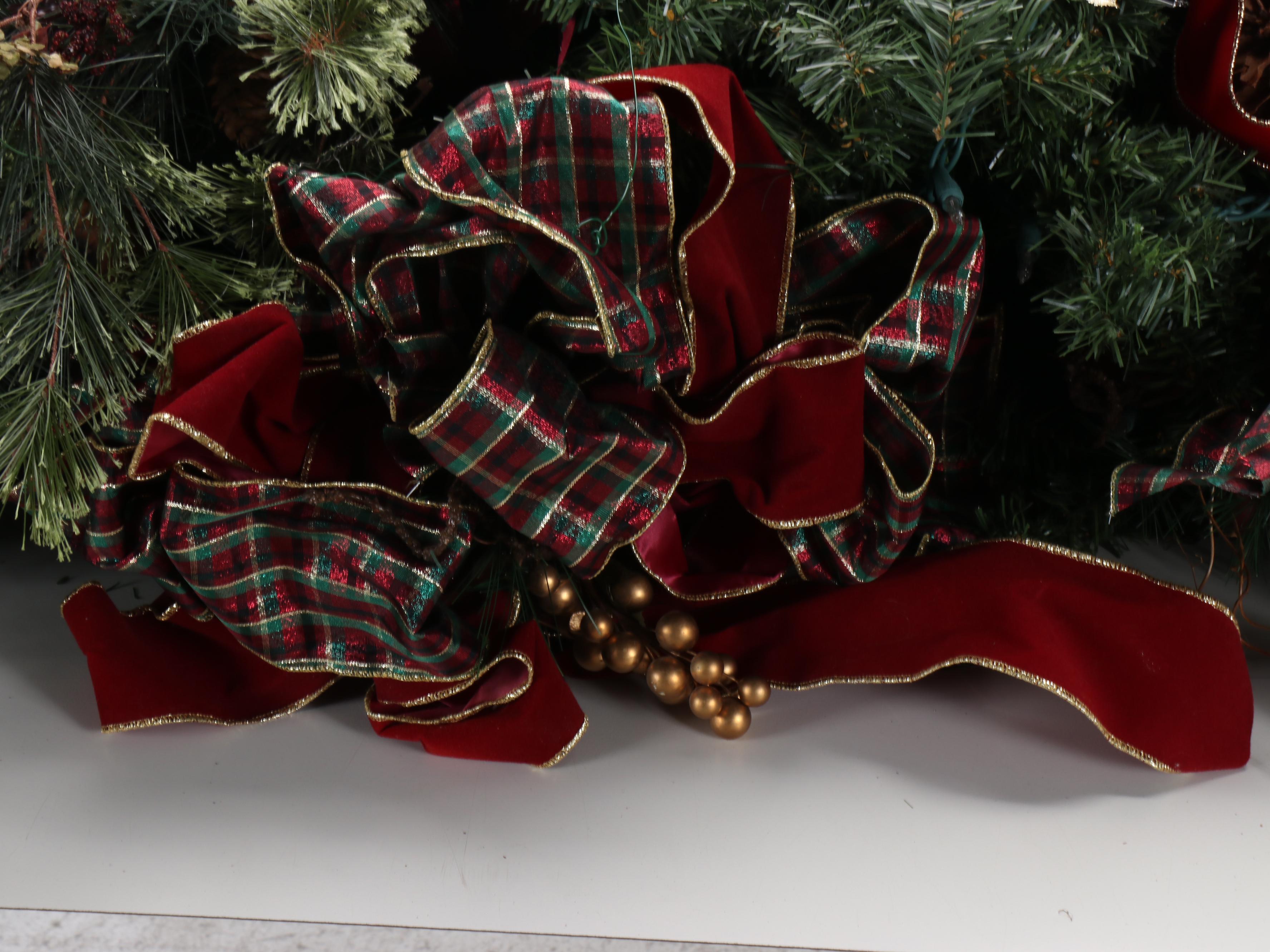 Illuminated Hanging Garland Seasonal Décor