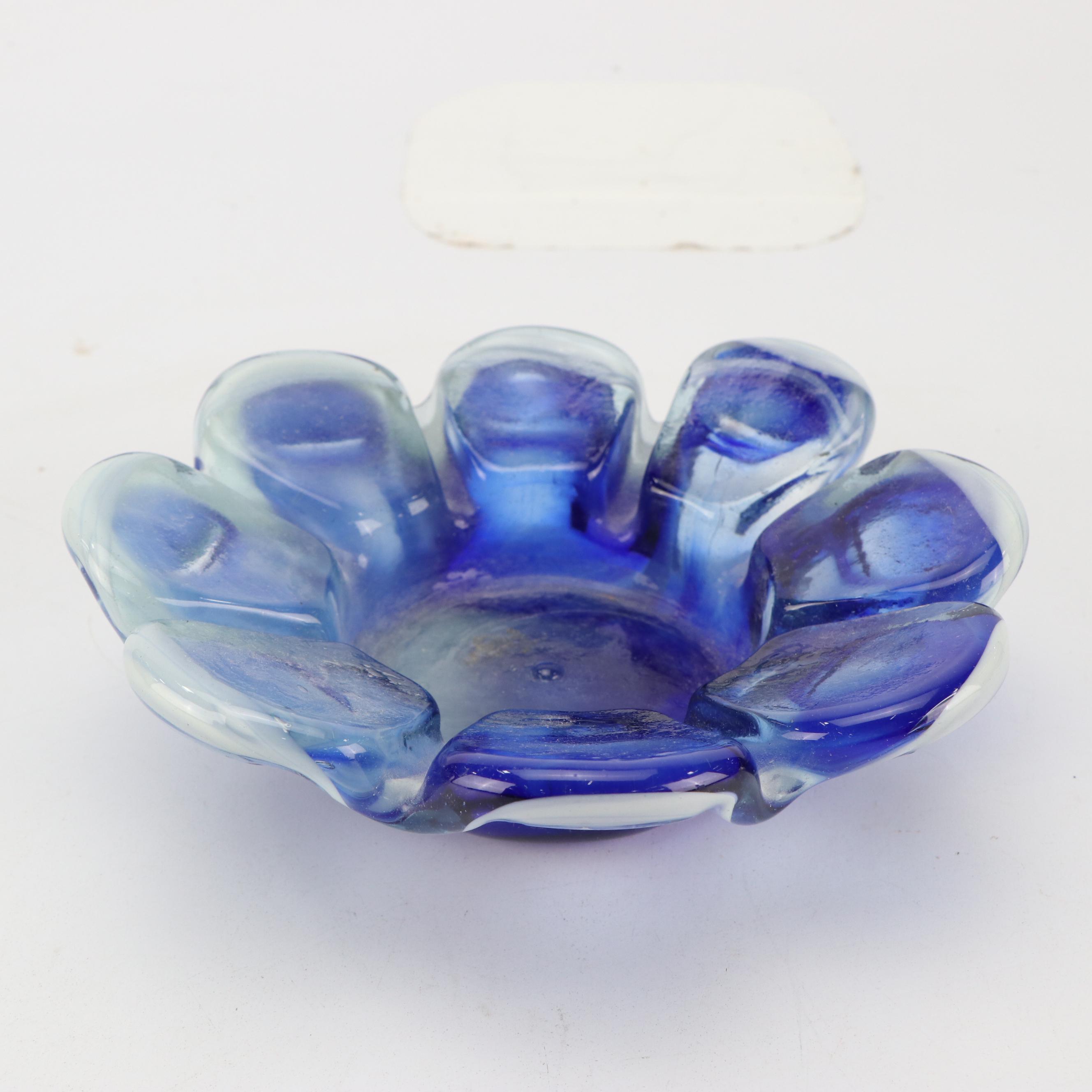Murano Glass Swan Sculpture with Art Glass Flower Shaped Bowl