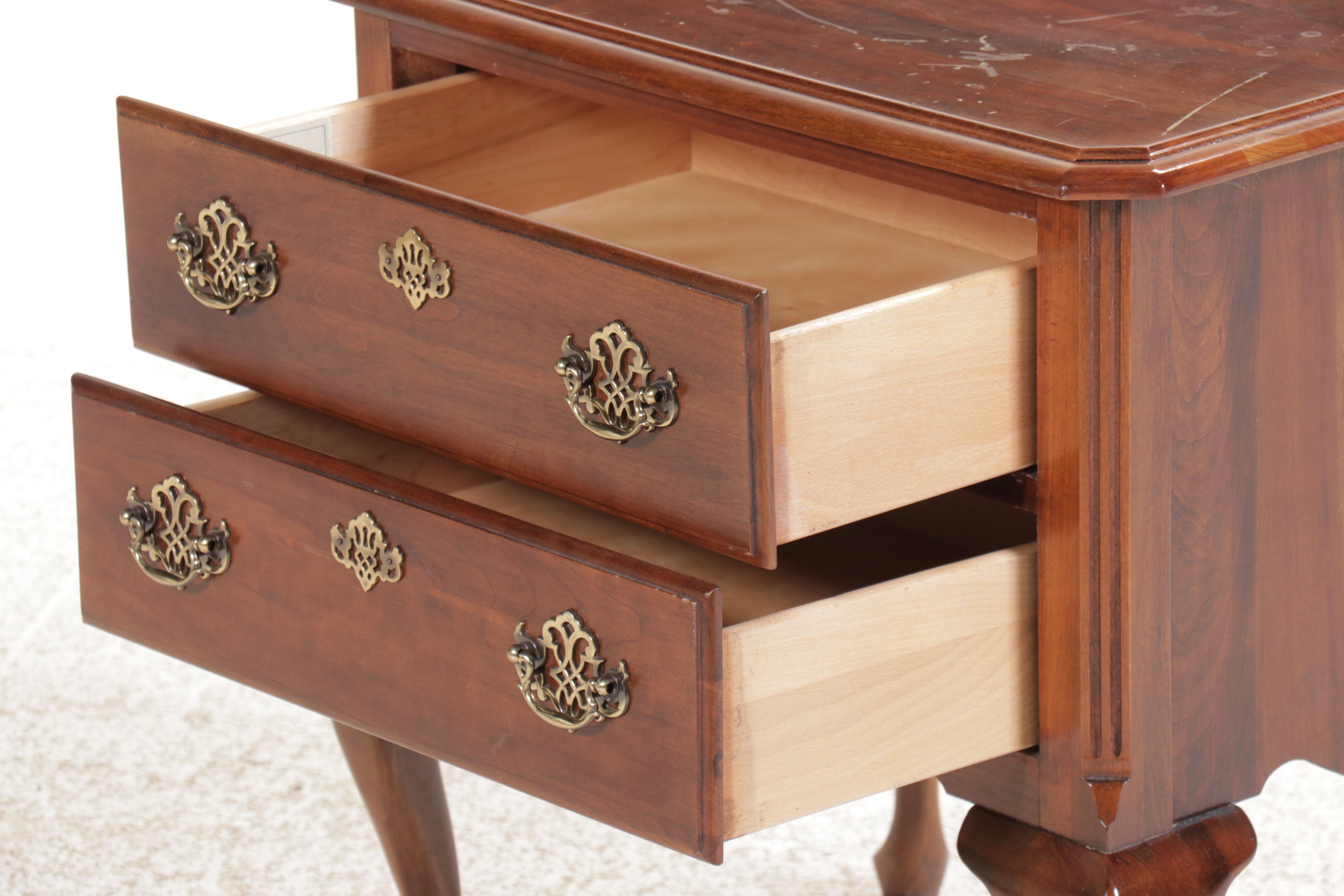 Jamestown Sterling Queen Anne Style Mahogany Finish Nightstand