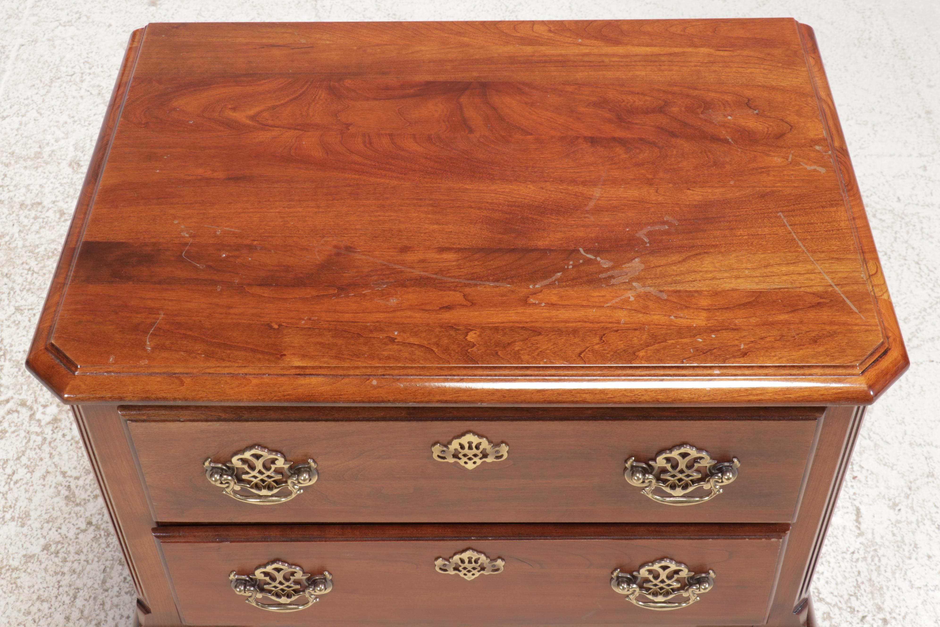 Jamestown Sterling Queen Anne Style Mahogany Finish Nightstand