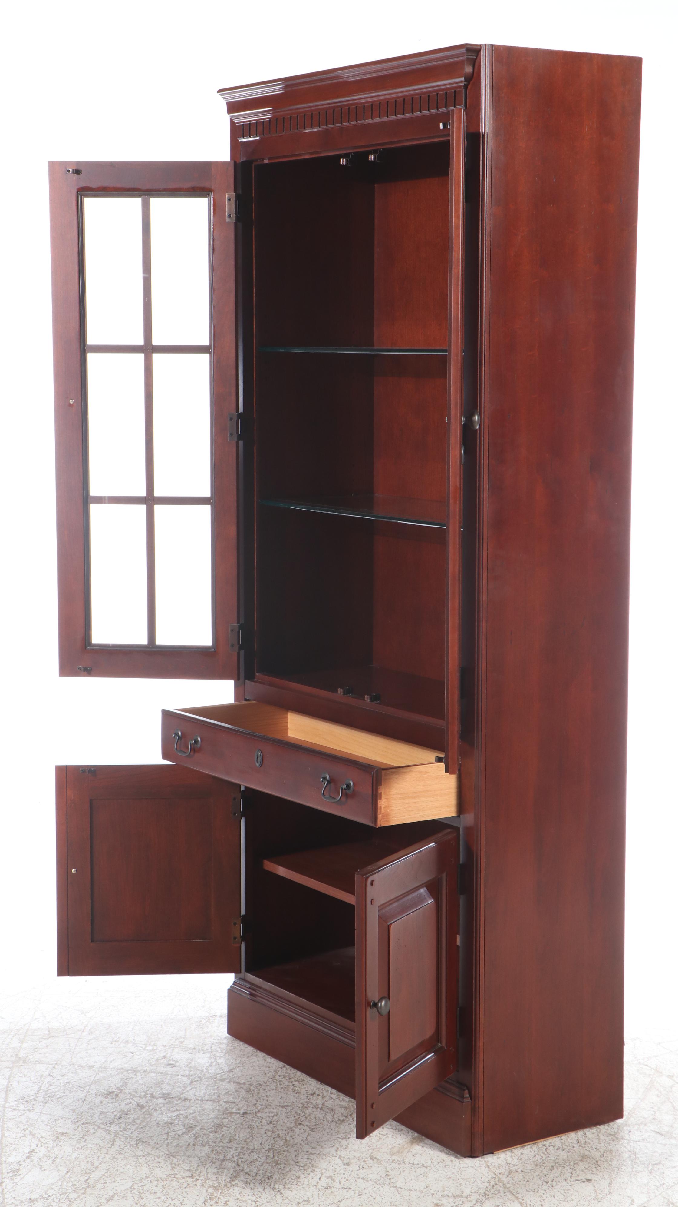 Hooker Furniture Georgian Style Mahogany Cabinet Bookcases