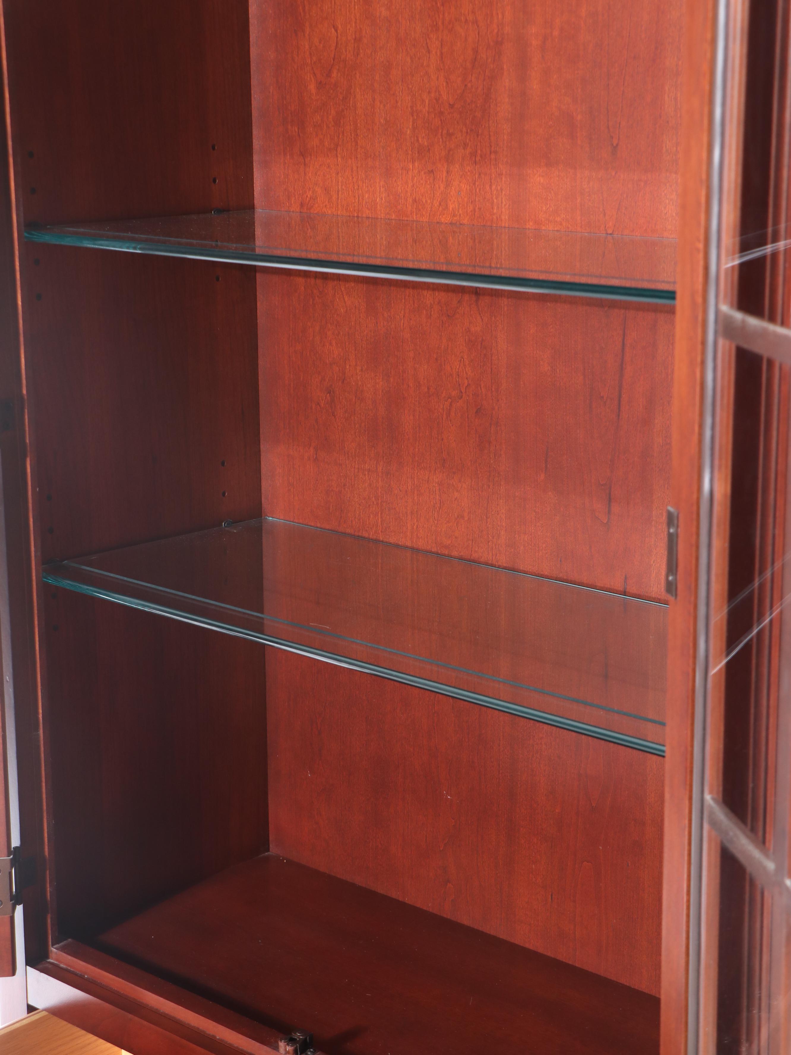 Hooker Furniture Georgian Style Mahogany Cabinet Bookcases