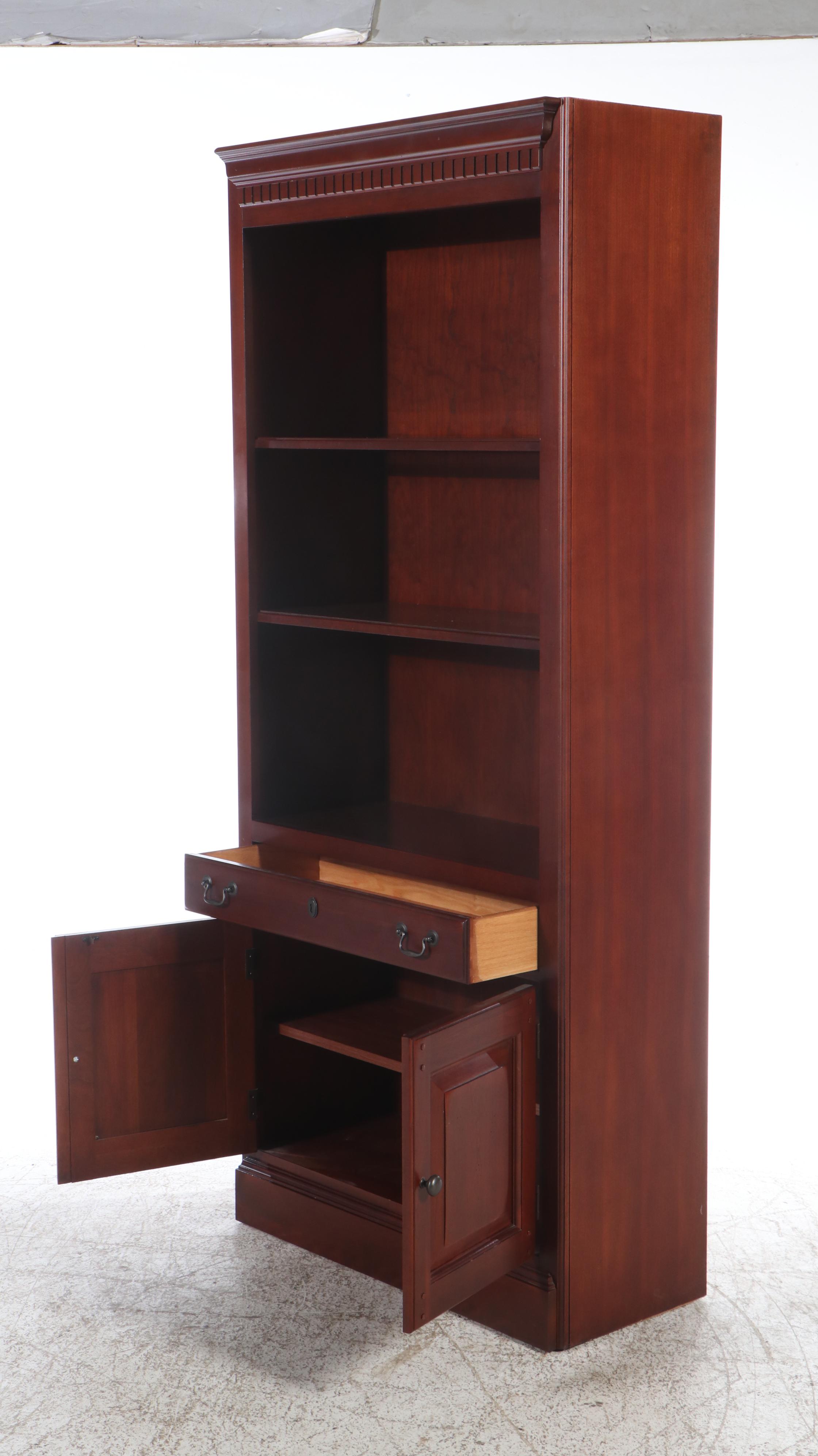 Hooker Furniture Georgian Style Mahogany Cabinet Bookcases