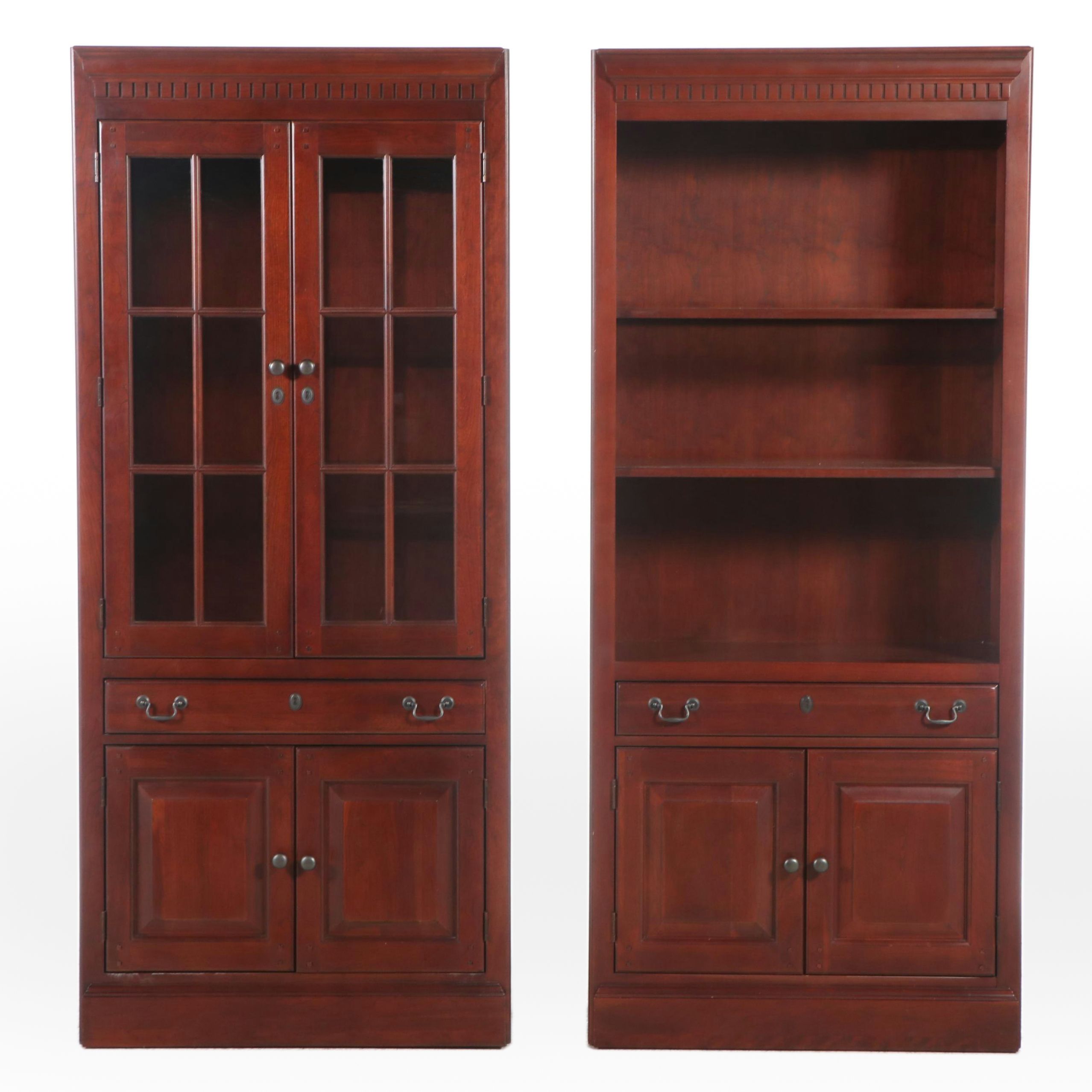 Hooker Furniture Georgian Style Mahogany Cabinet Bookcases