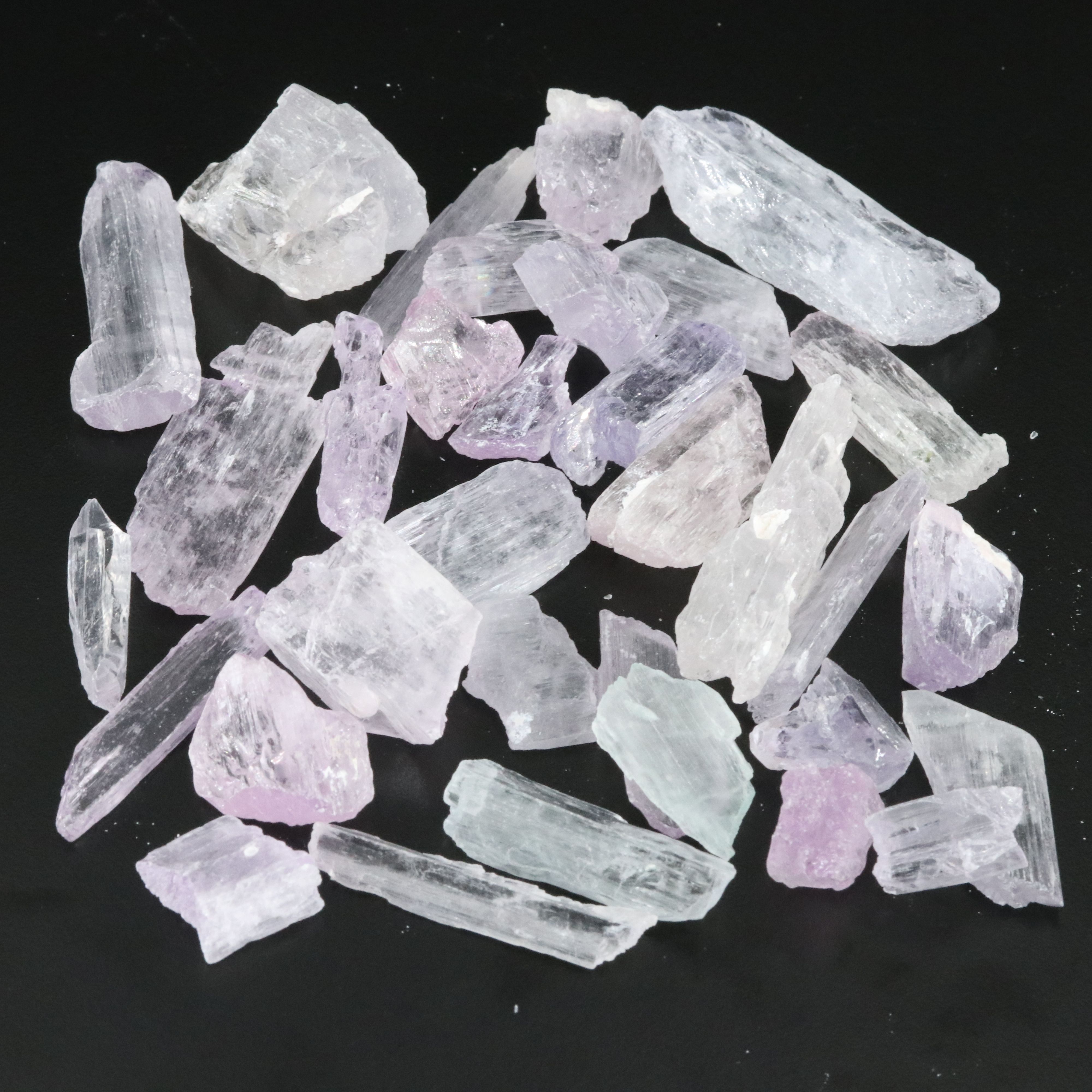 Loose 1134.00 CTW Rough Kunzite