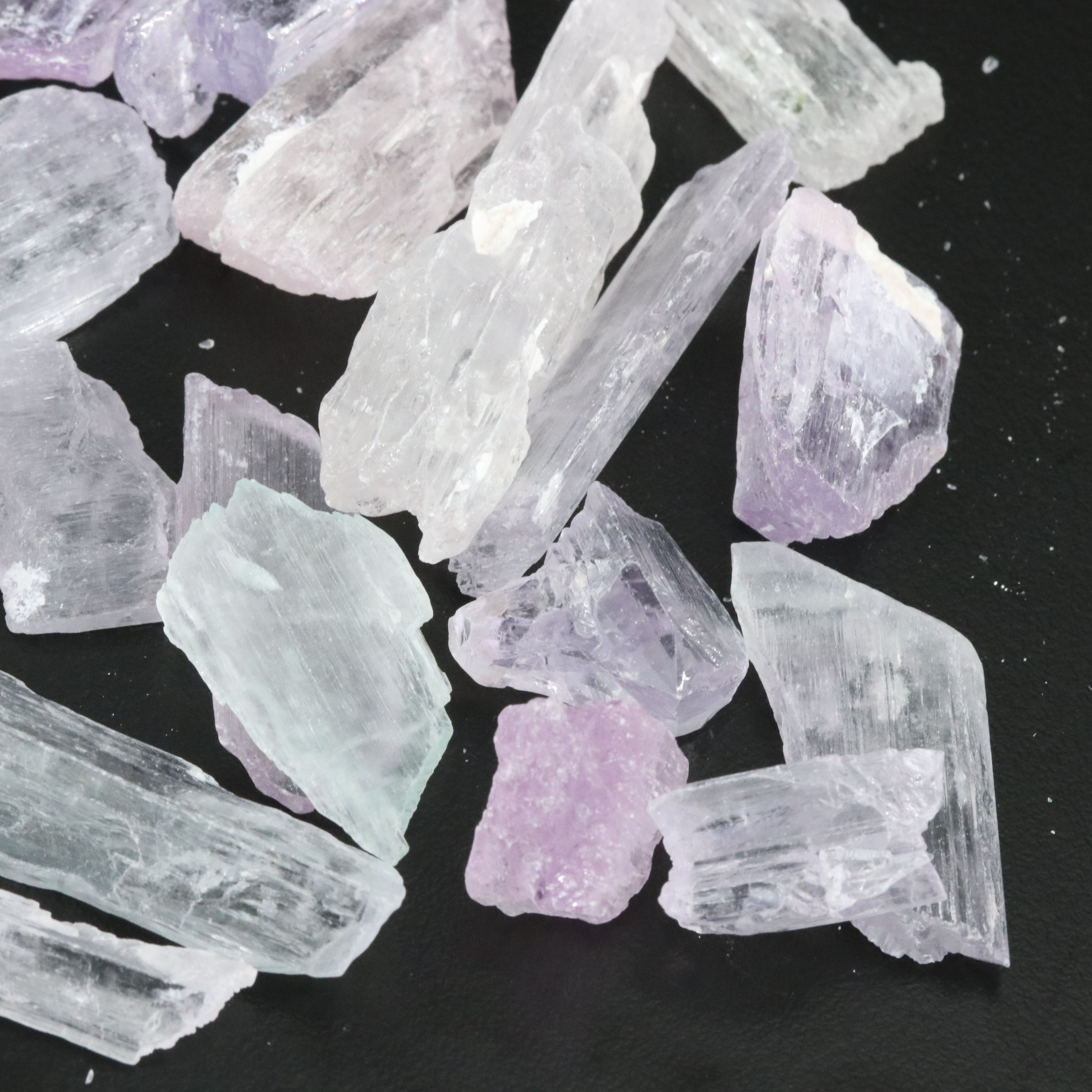 Loose 1134.00 CTW Rough Kunzite