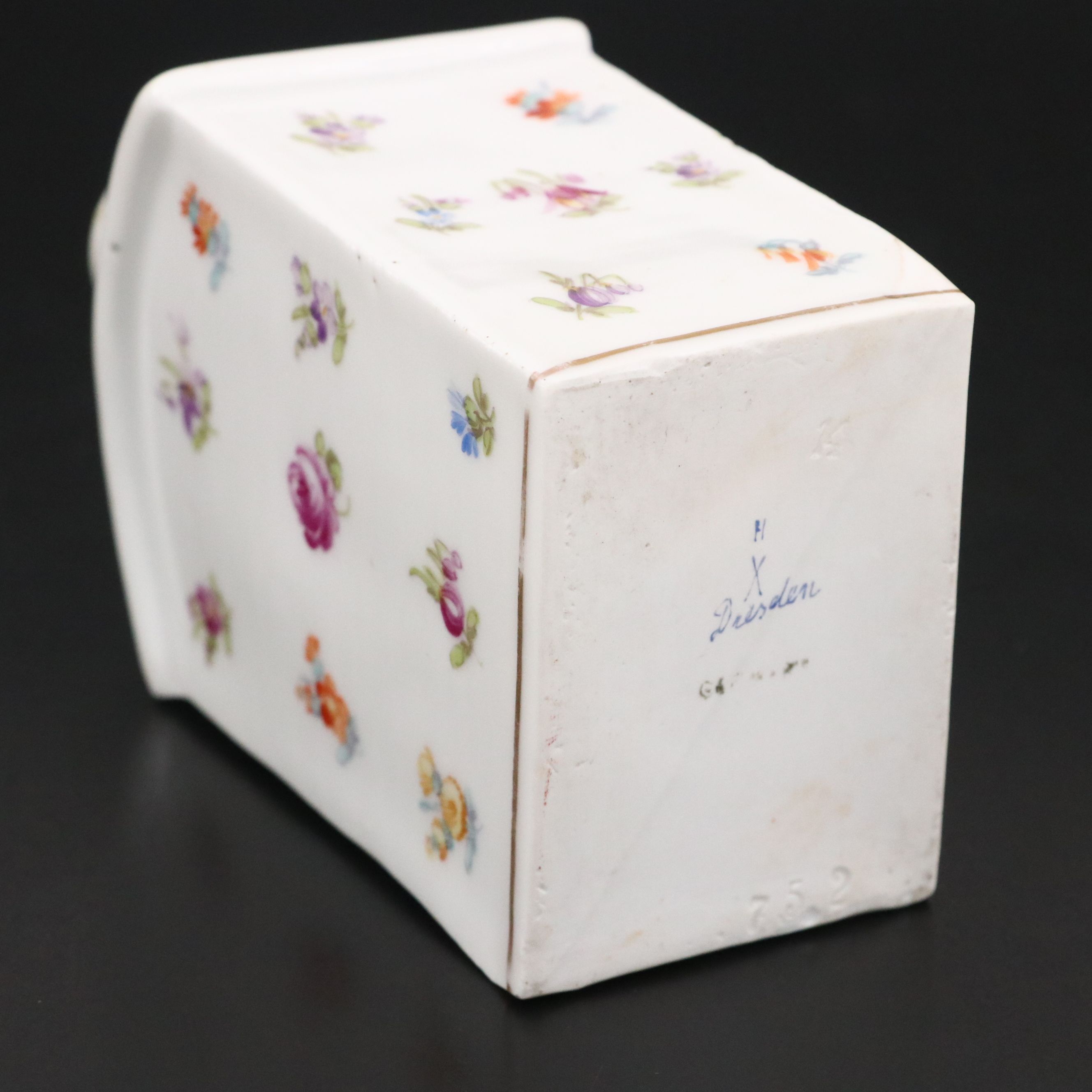 Franziska Hirsch Hand-Painted Dresden Porcelain Tea Caddy, 1893–1896