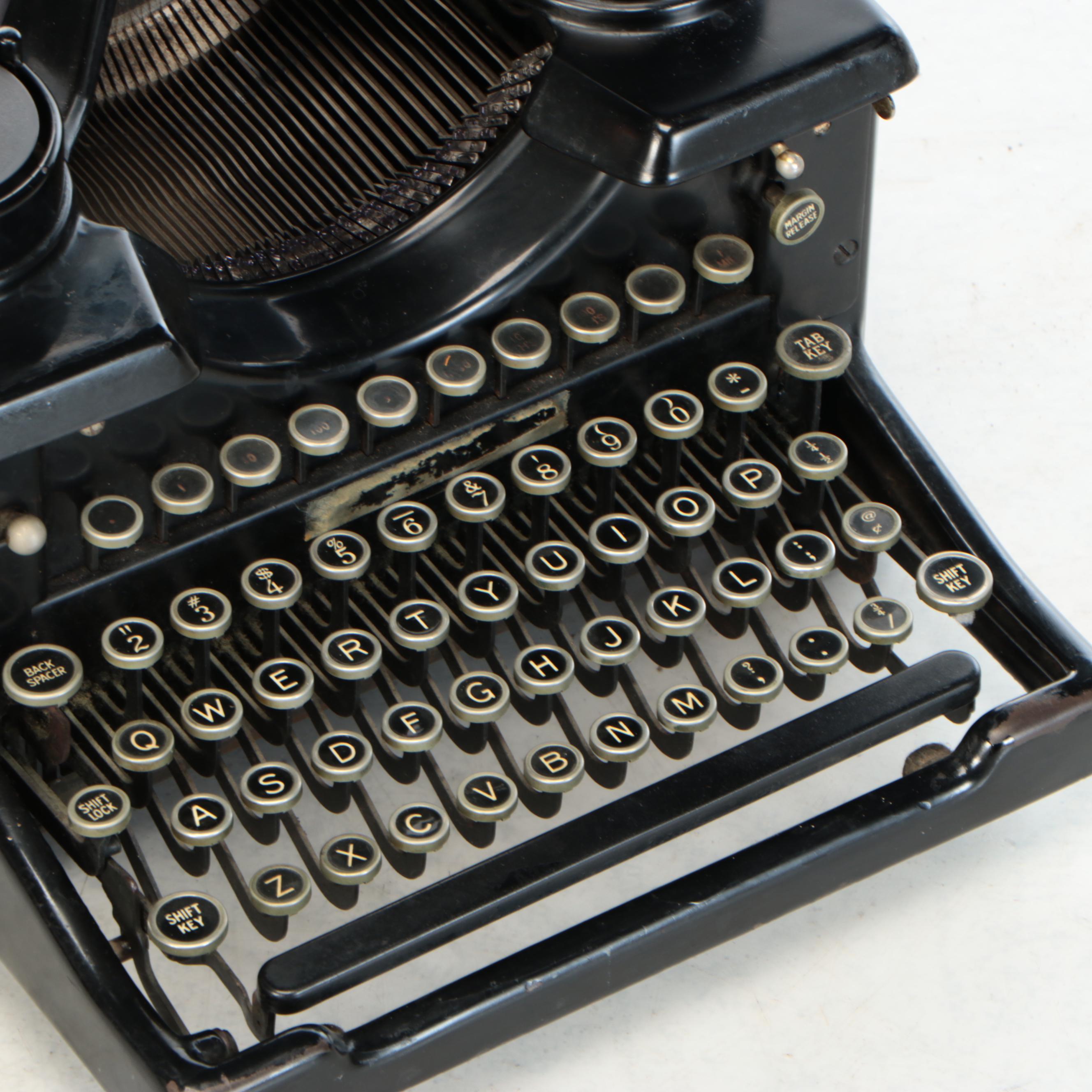 Royal Manual Typewriter, Early to Mid-20th Century