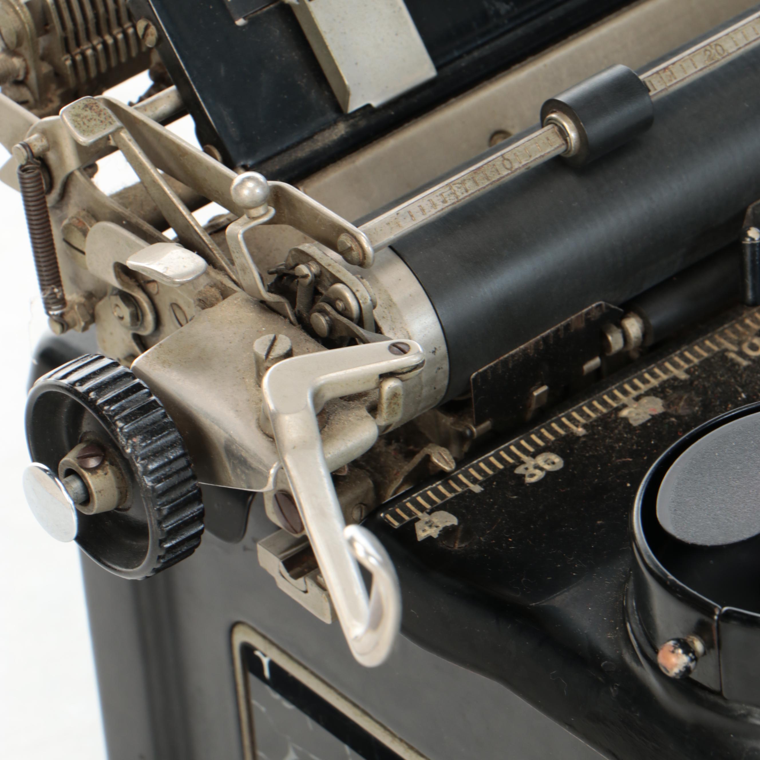 Royal Manual Typewriter, Early to Mid-20th Century