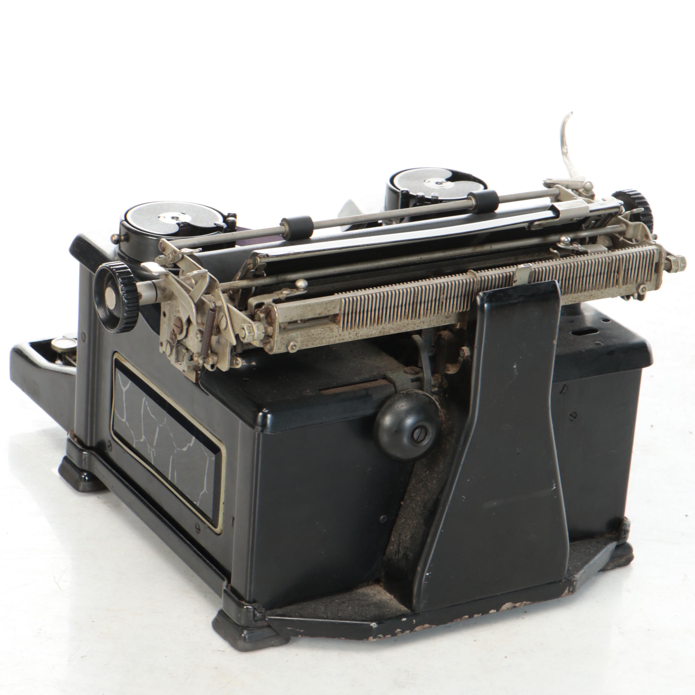 Royal Manual Typewriter, Early to Mid-20th Century