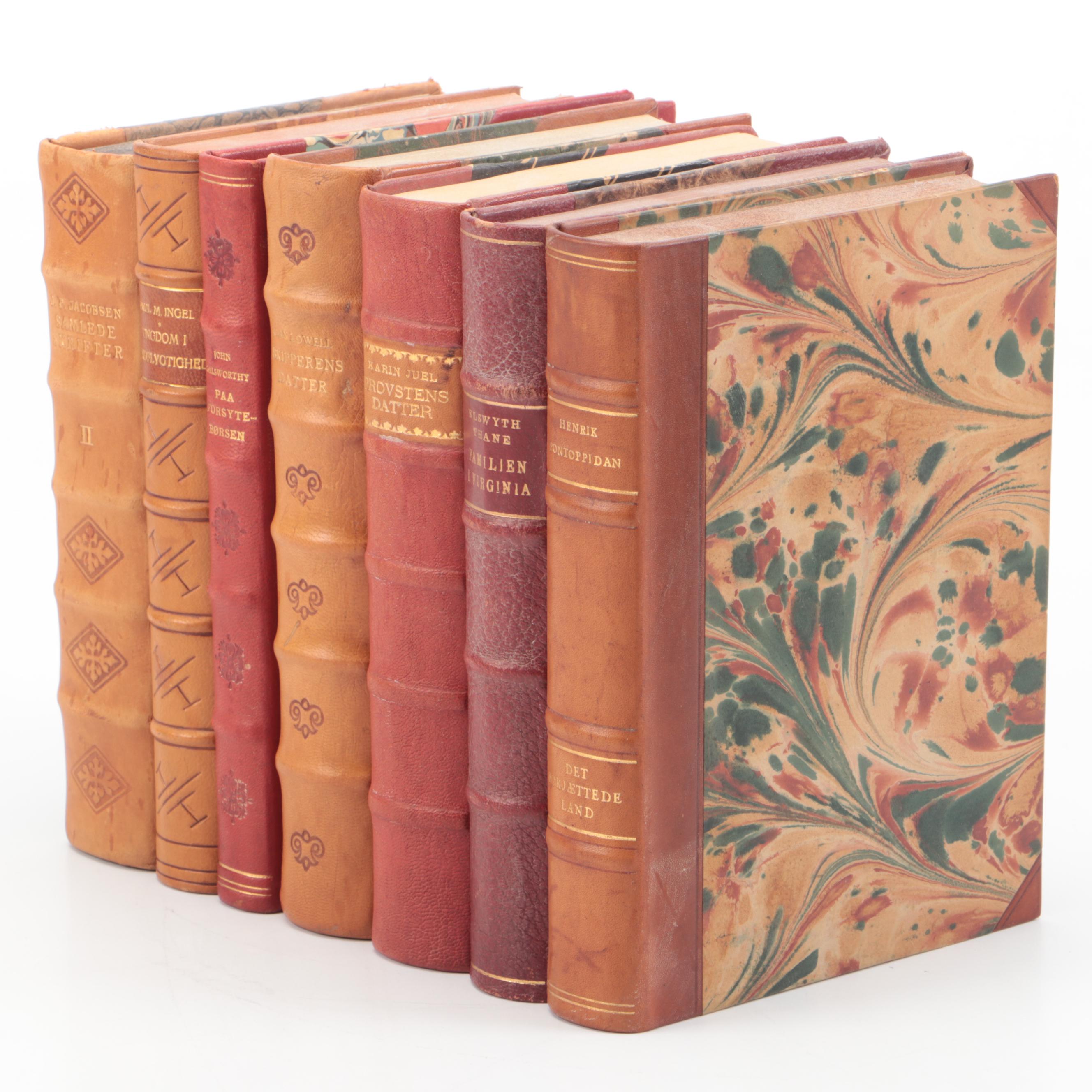 "Skipperens Datter" by Joan Lowell and More Danish-Language Books