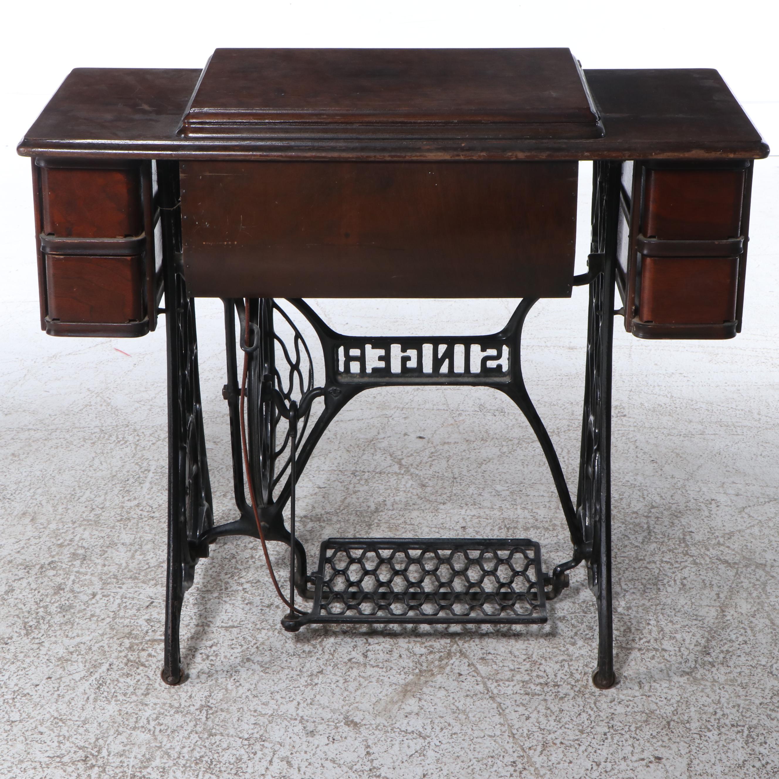 Singer Model 66 Sewing Machine Table, 1922