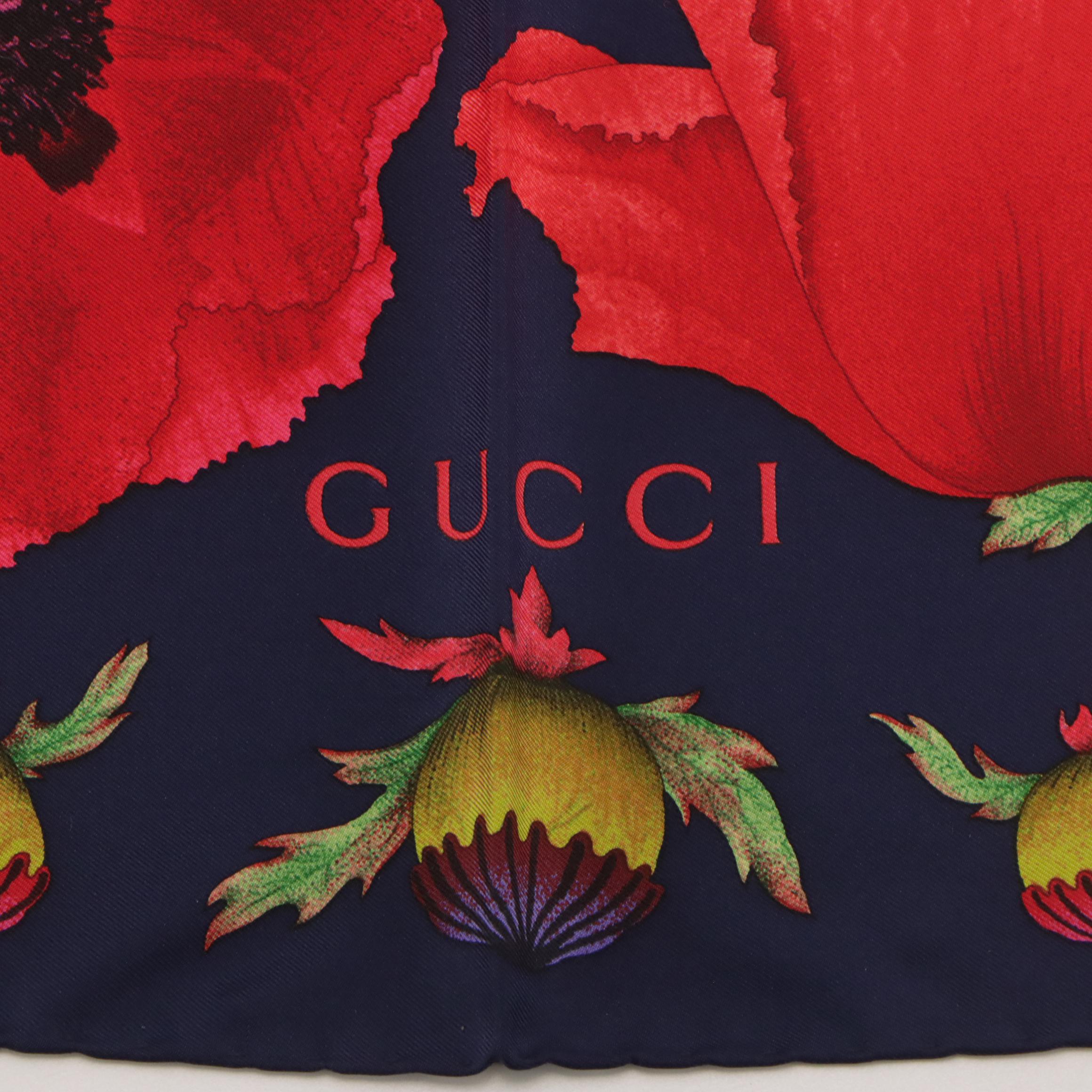Gucci Poppy Print Scarf 90 in Silk Twill with Gift Sleeve