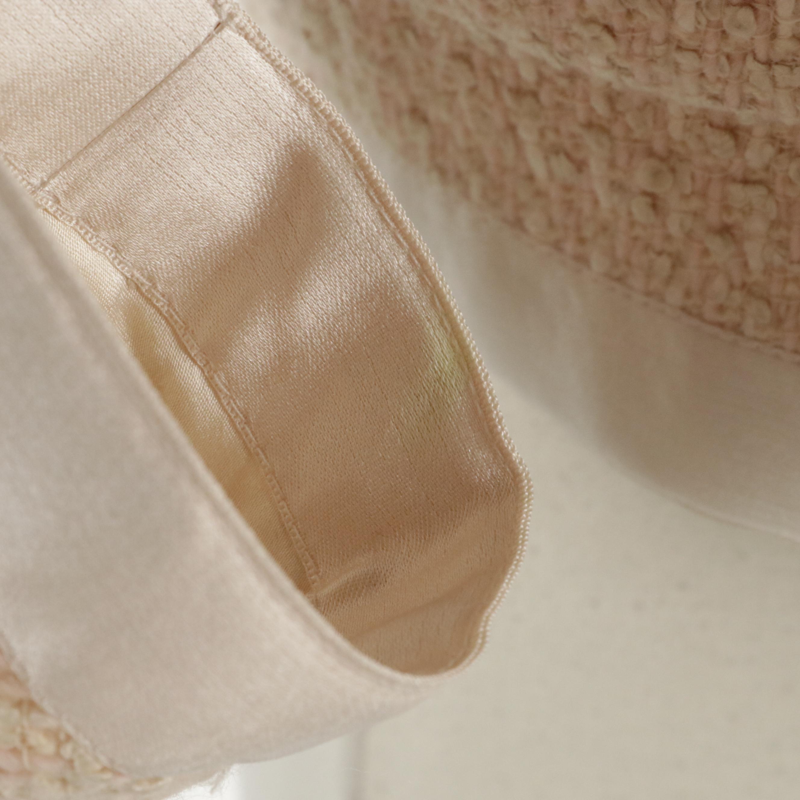 Chanel Cropped Blazer Jacket Beige Tweed White Silk Trimming, 1990 Vintage