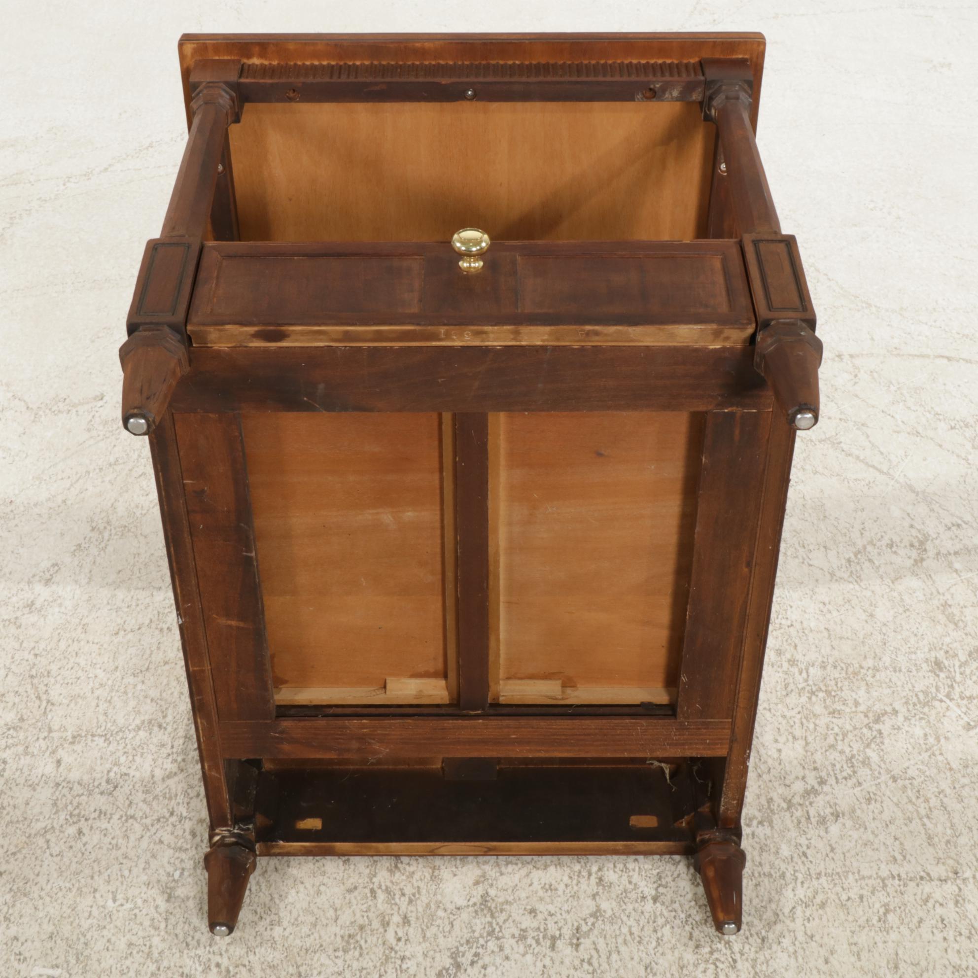 Henredon Mahogany Side Table, Late 20th Century