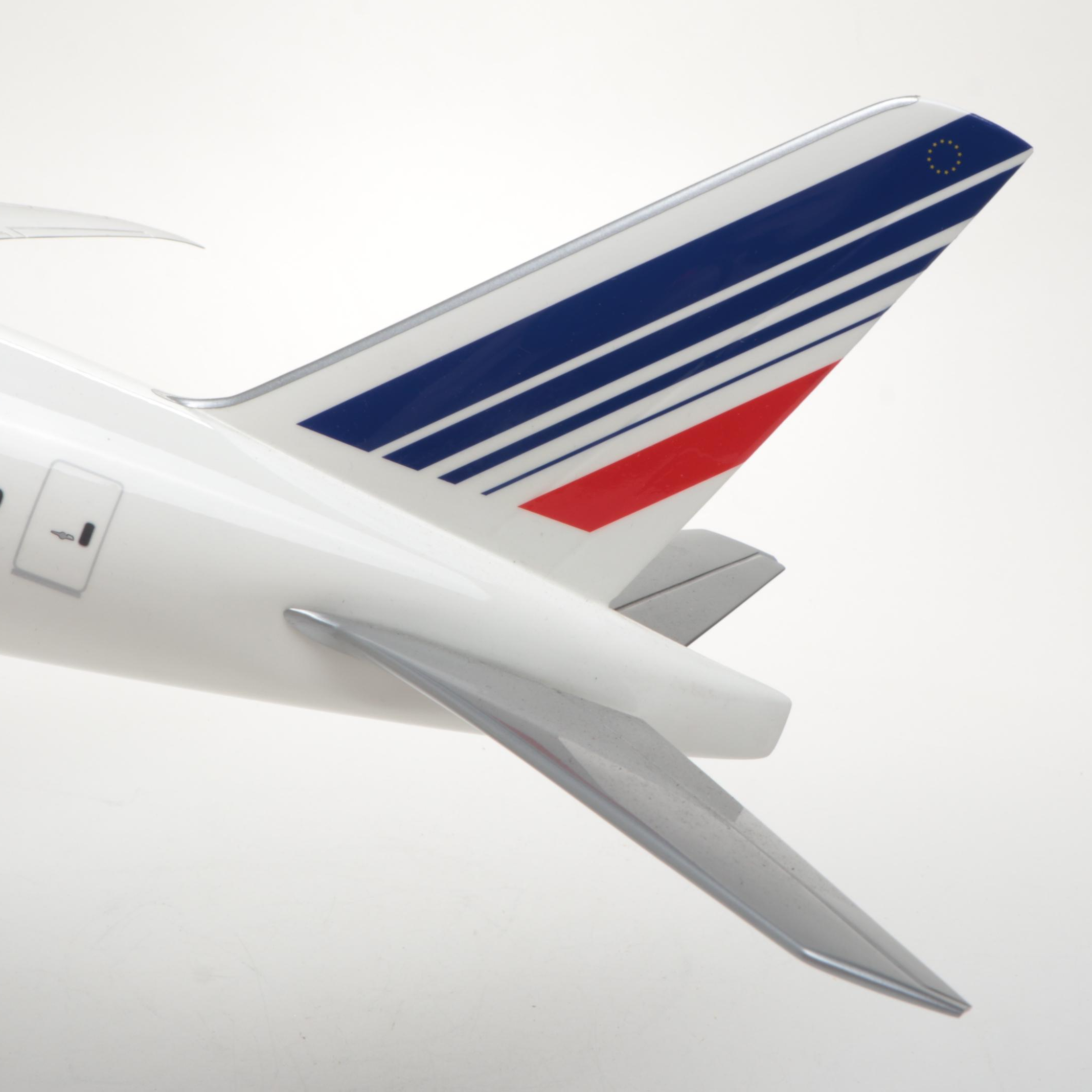 Pacific Miniatures Air France KLM Boeing 777-200 LR Model Airplane